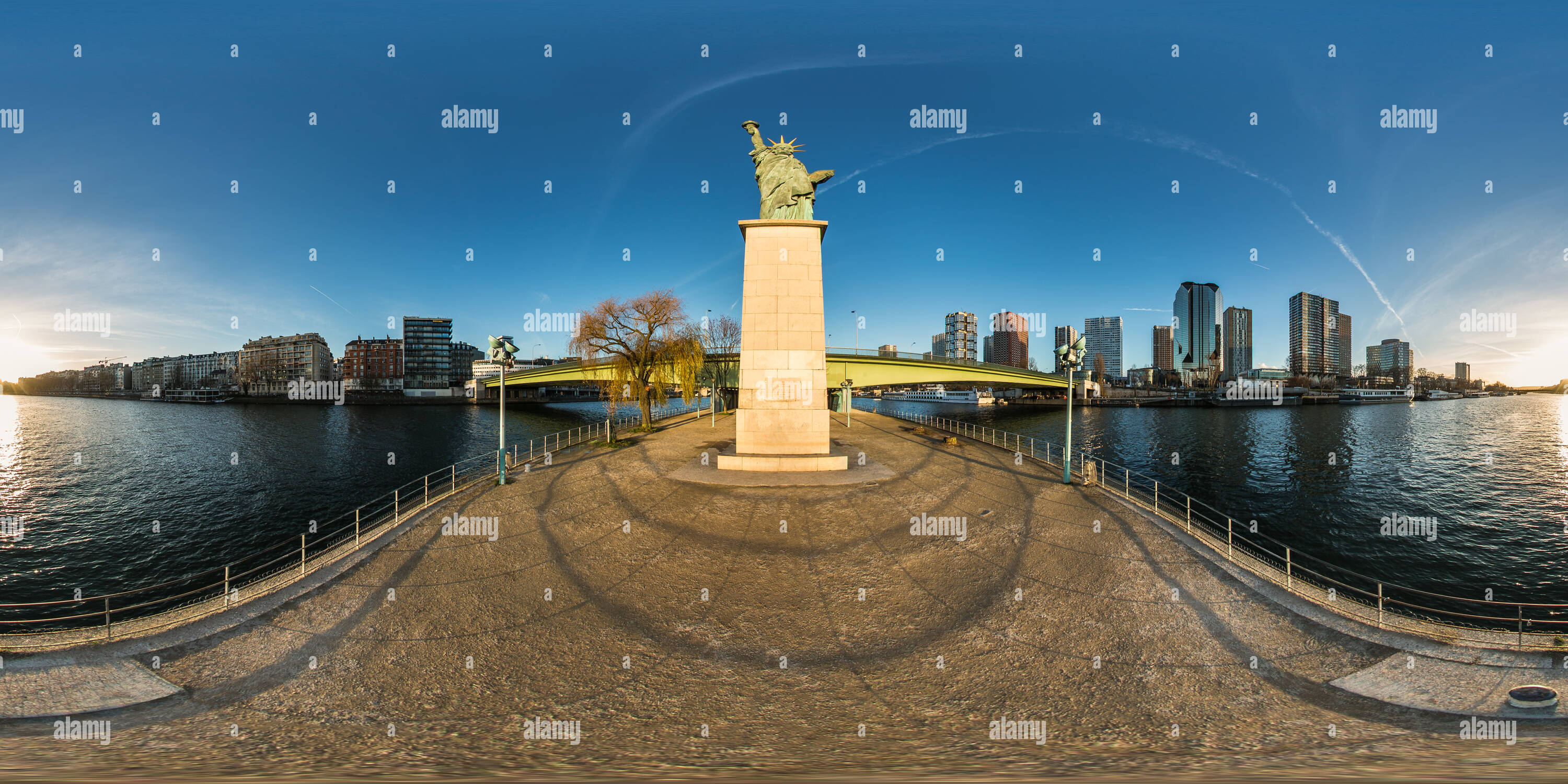 360 Grad Panorama Ansicht von Freiheitsstatue - Allée des Cygnes - Île aux Cygnes - Seine - Paris - Frankreich