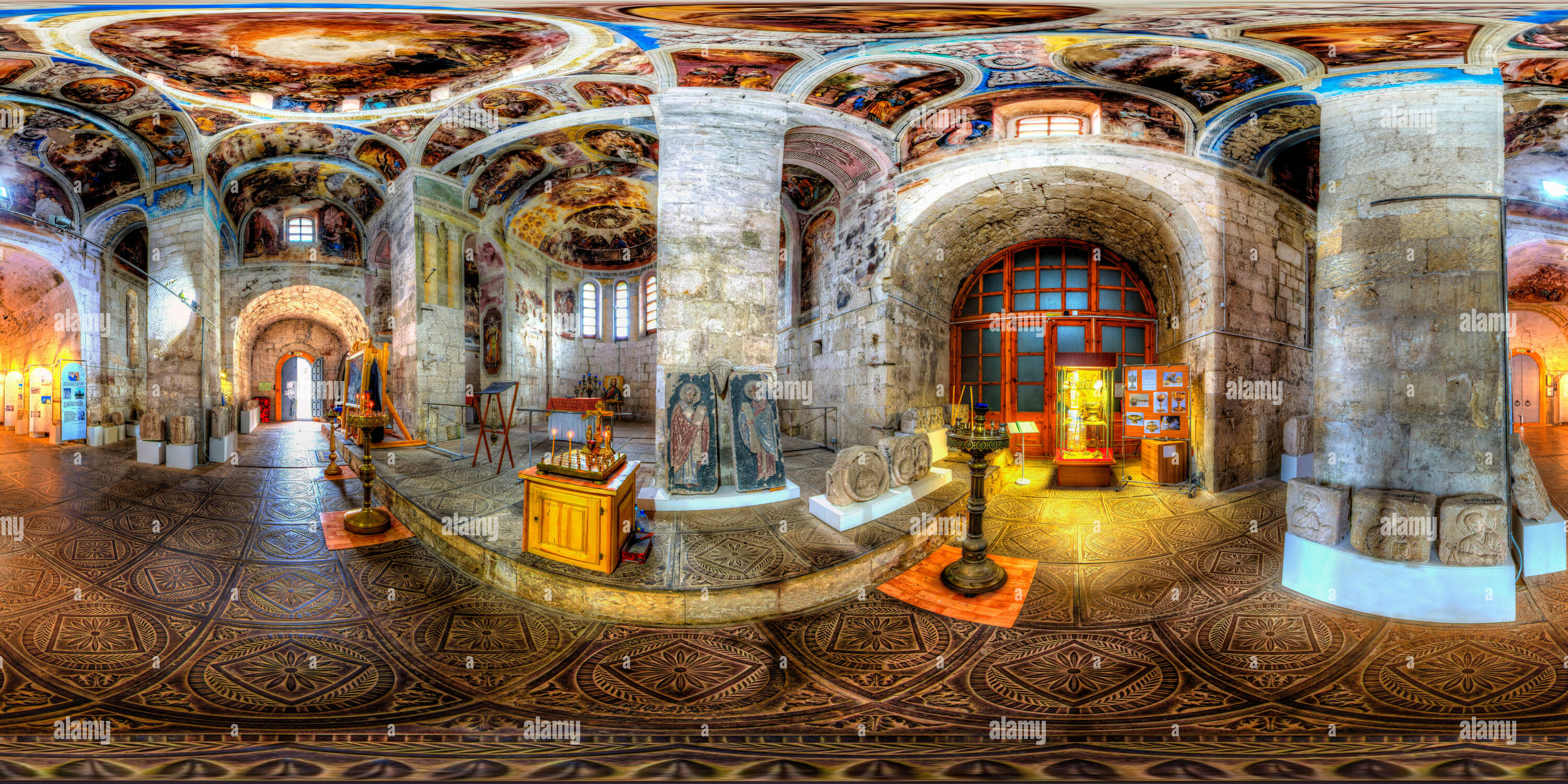 360 Grad Panorama Ansicht von Russland, Yuryev-Polski, in der Kathedrale von St. George