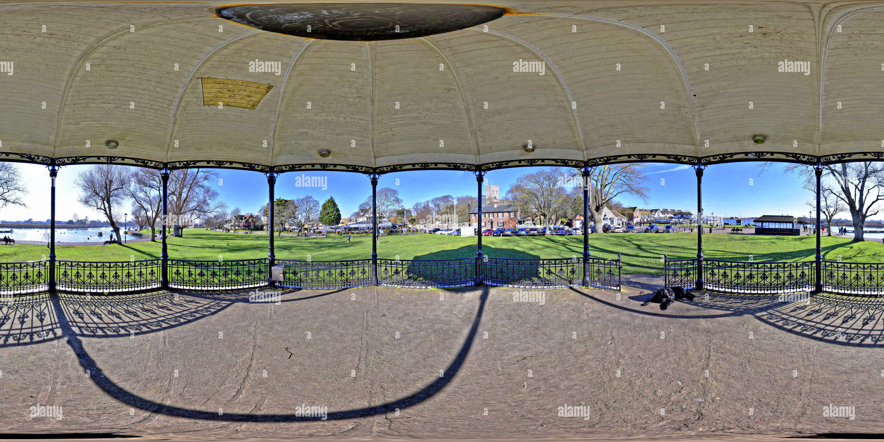 360 °-Ansicht auf Christchurch Harbour von innen ein Musikpavillon - Alamy