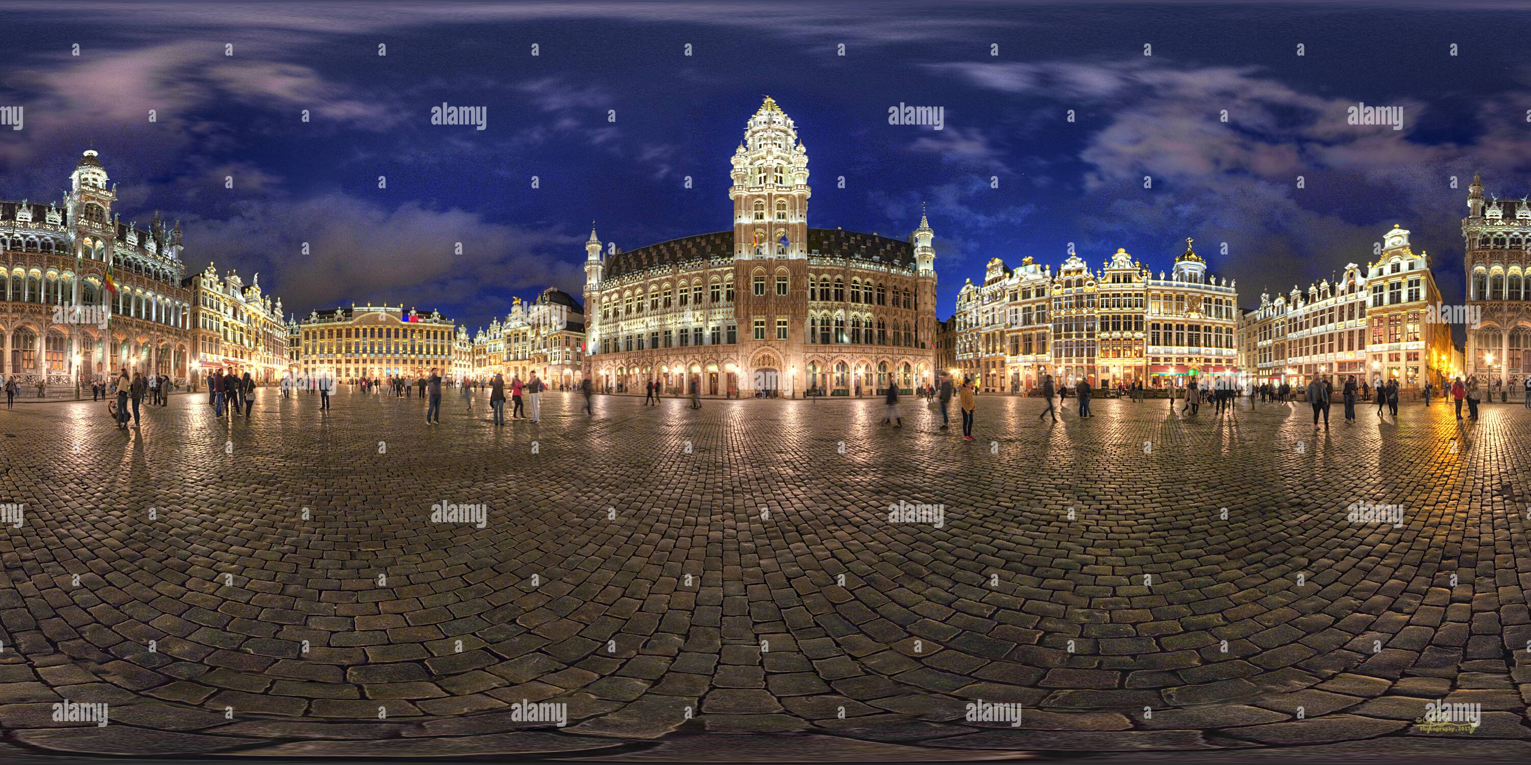 360 Grad Panorama Ansicht von Der Grand Place bei Nacht! - Brüssel, Belgien