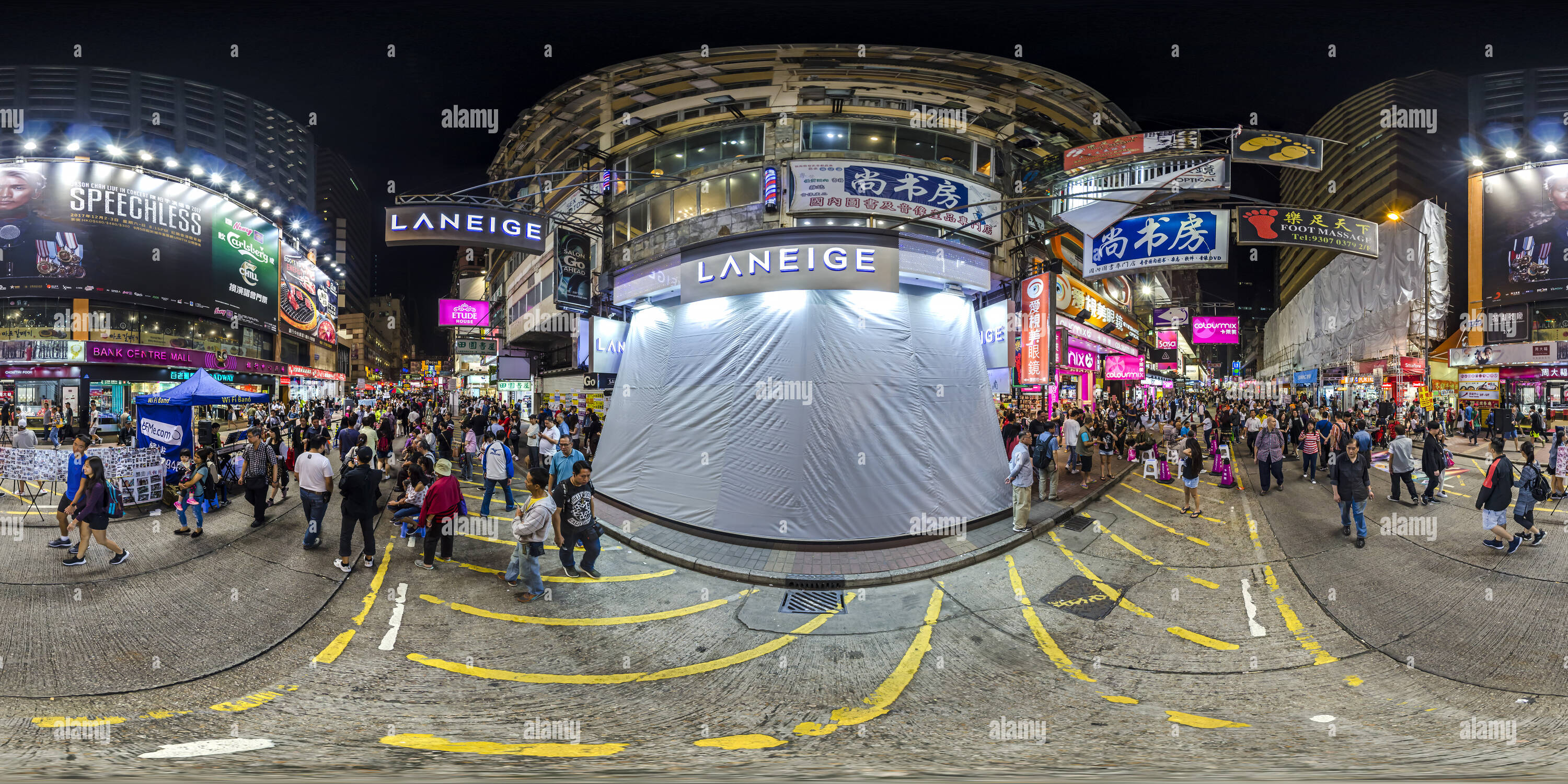 360 Grad Panorama Ansicht von Straßenkünstler verursacht Lästig (名店拉布抗噪音), Sai Yeung Choi St, Mong Kok, HK