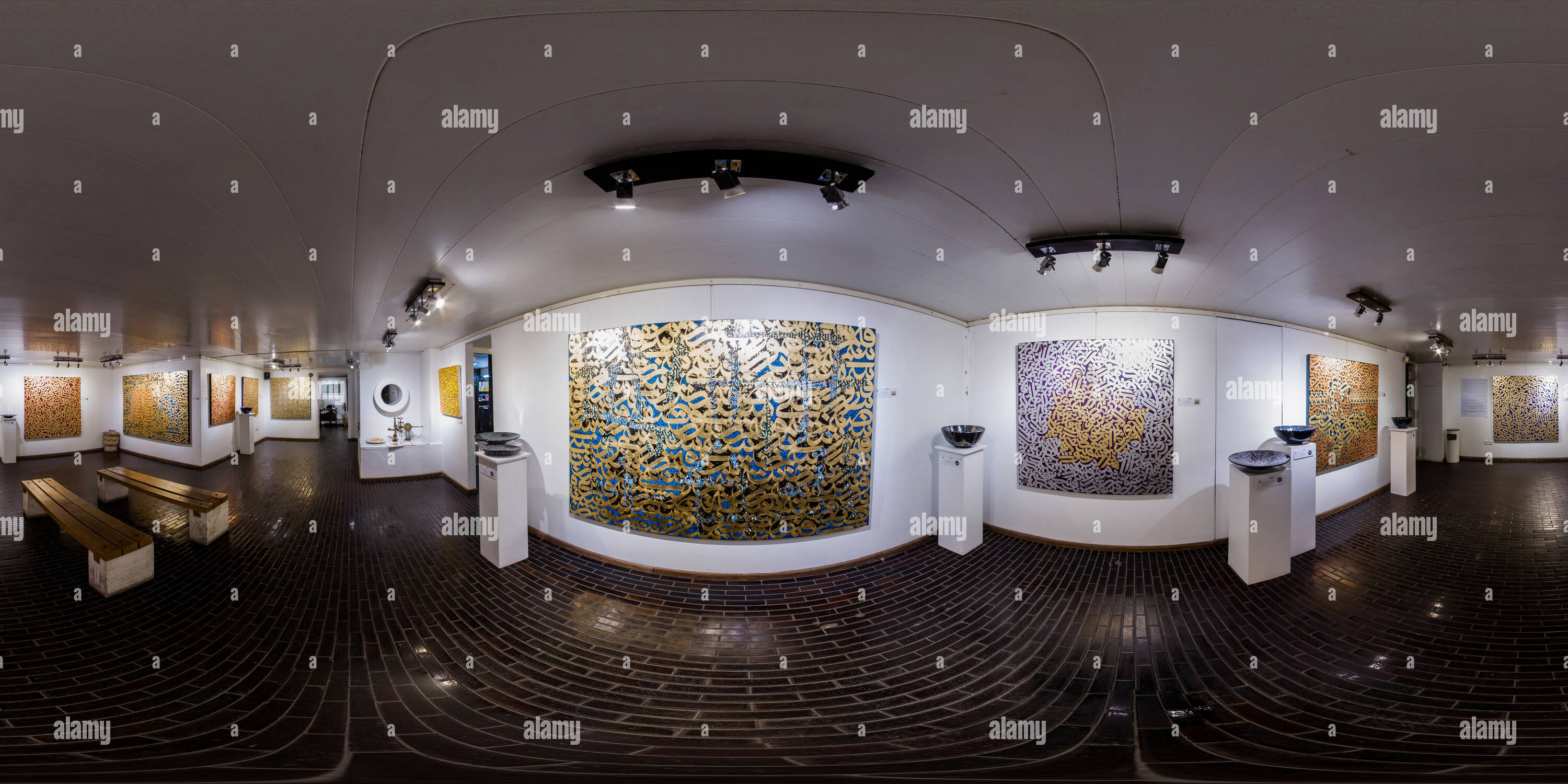 360 Grad Panorama Ansicht von Seyhoun Art Gallery Feb 2018 Behrouz Zindashti Gold Kalligraphie 02.