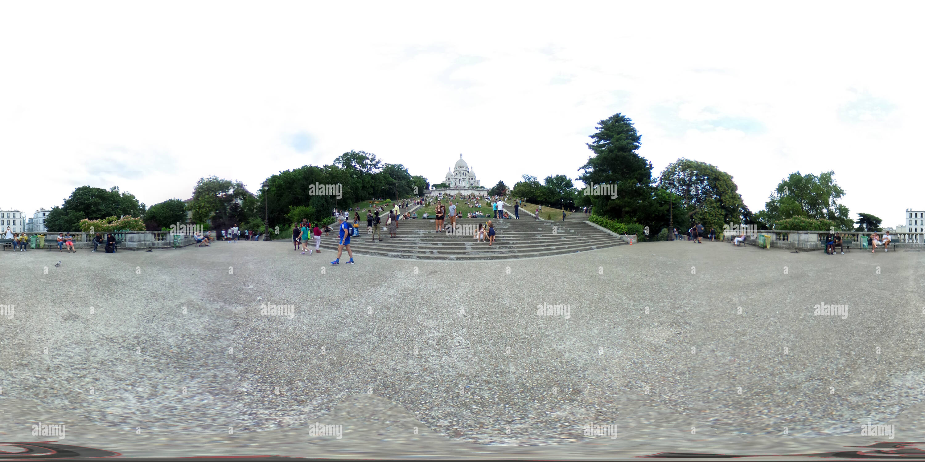 360 Grad Panorama Ansicht von Einen Blick auf die Sacré Coeur, von dem Platz Louise Michel Park.