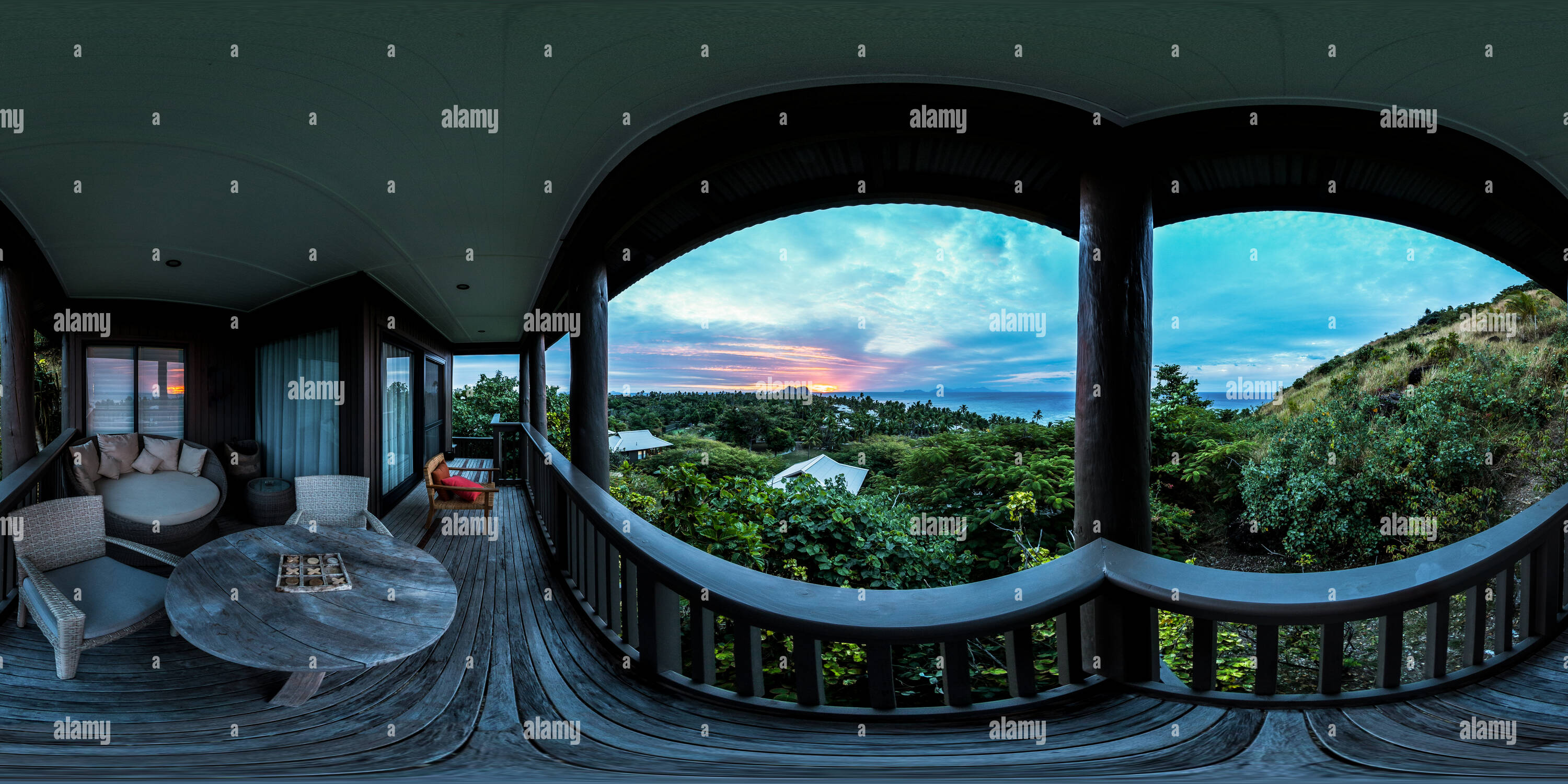 360 Grad Panorama Ansicht von Einen spektakulären Sonnenuntergang auf einem Hügel die Villa des Beachcomber Island Resort, Mamanuca Inselgruppe - Fidschi Inseln - Ozeanien