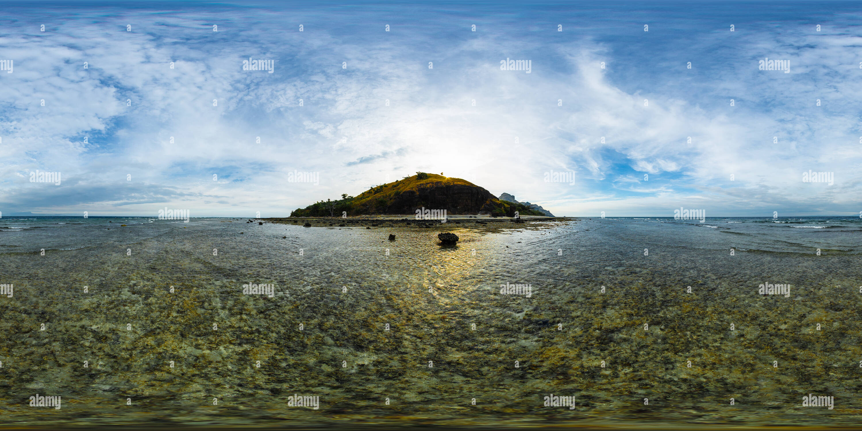 360 Grad Panorama Ansicht von Gerade Sonnenuntergang auf dem Riff bei Ebbe - Beachcomber Island - Mamanuca Inselgruppe - Fidschi Inseln - Ozeanien