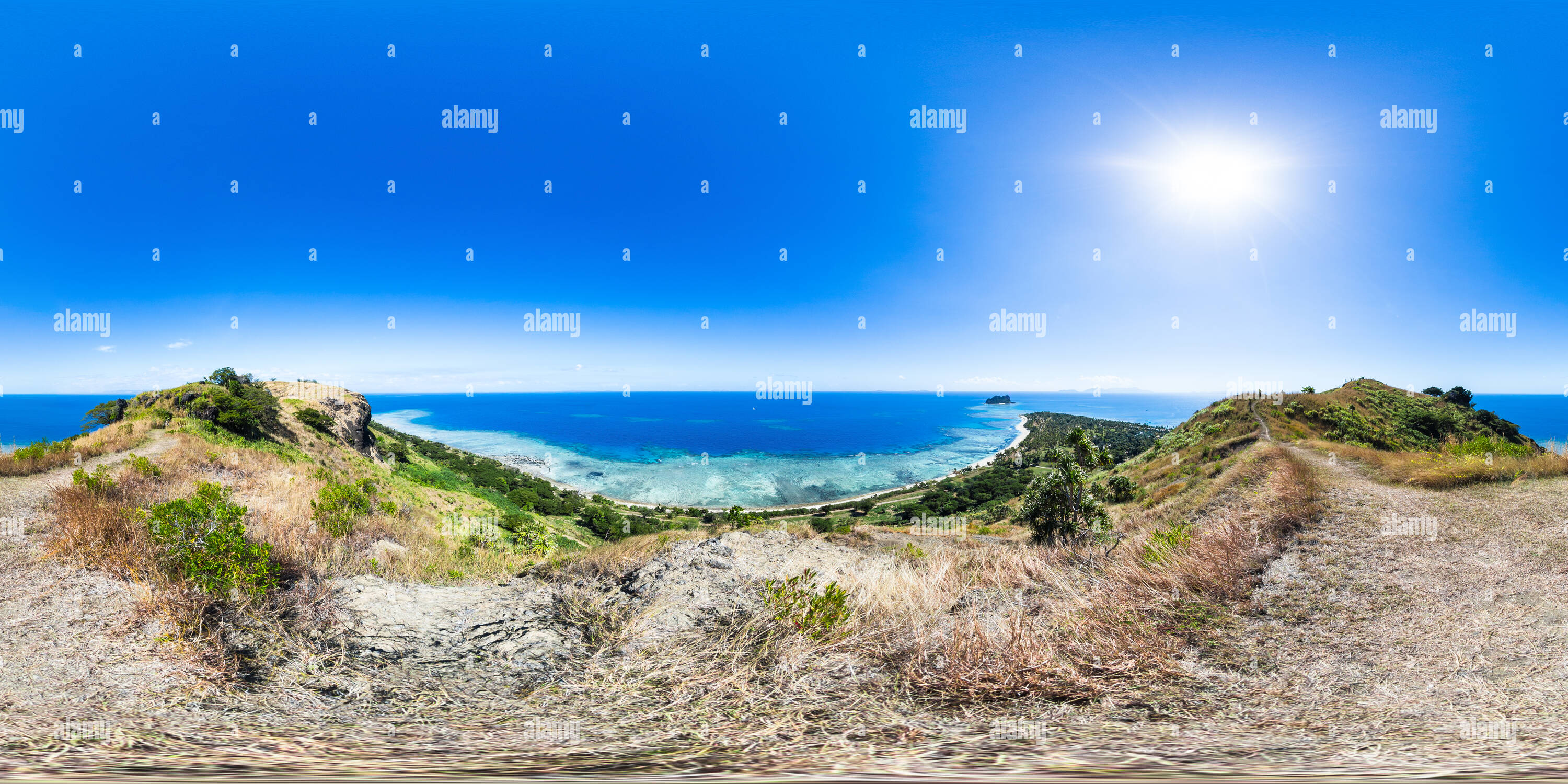 360 Grad Panorama Ansicht von Panoramablick von der Spitze des Hügels auf Beachcomber Island - Mamanuca Inselgruppe - Fidschi Inseln - Ozeanien