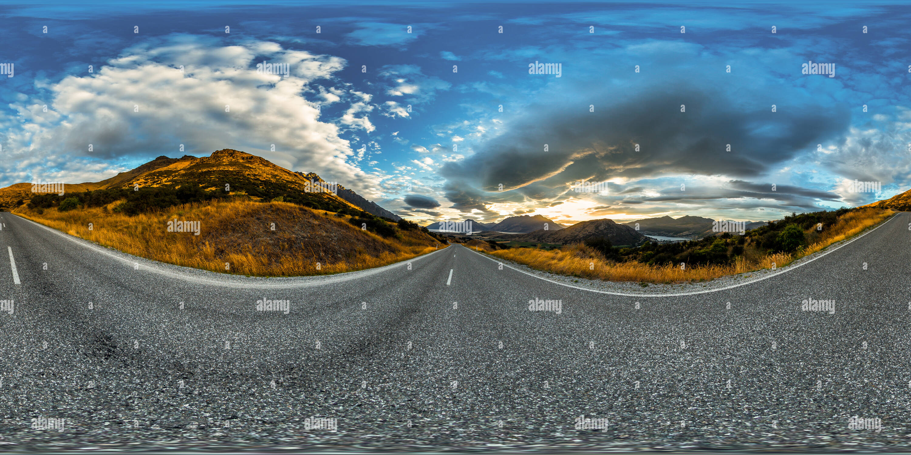 360 Grad Panorama Ansicht von Sonnenuntergang auf der Straße an der Remarkables - Queenstown Lakes District - Otago - Neuseeland