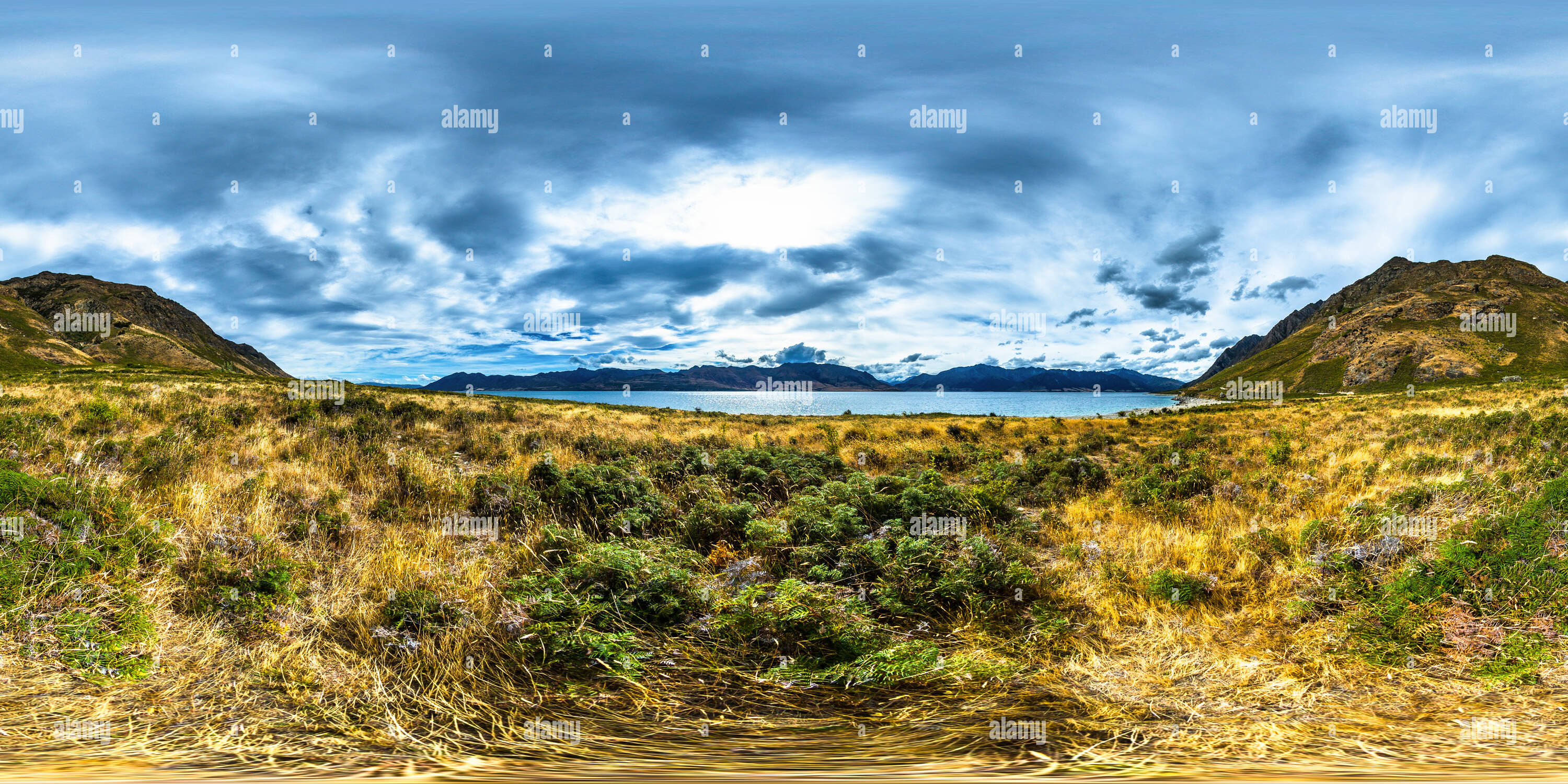 360 Grad Panorama Ansicht von Osten Bergkette vom Lake Hawea - Queenstown Lakes District - Otago - Neuseeland