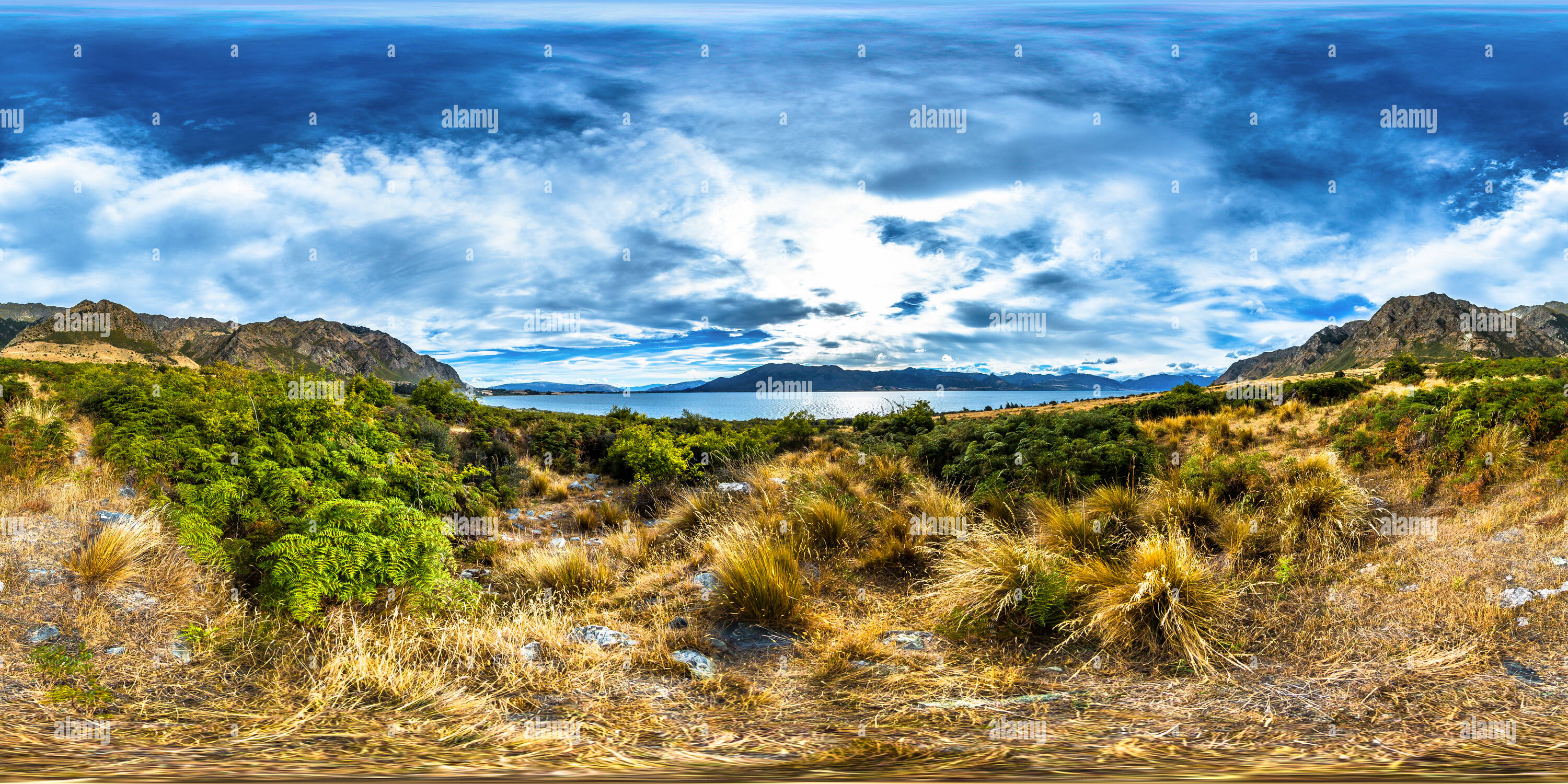 360 Grad Panorama Ansicht von Beeindruckende Bergkette am See Hawea - Queenstown Lakes District - Otago - Neuseeland