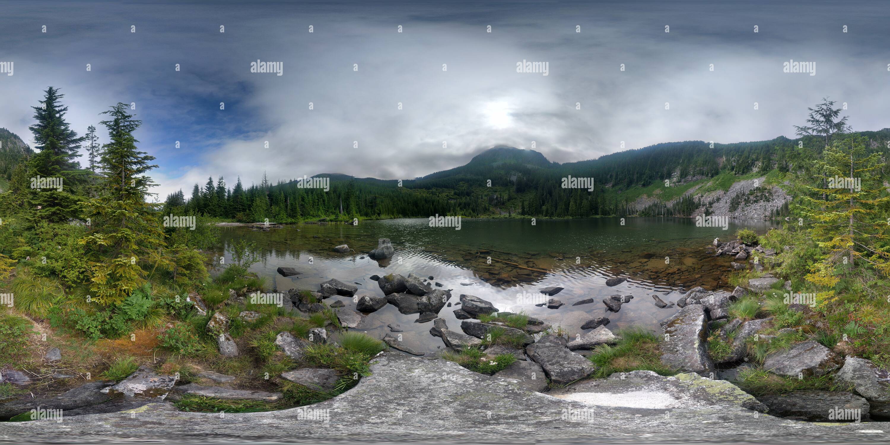 360 Grad Panorama Ansicht von Granite Lake, Washington, Juli 2017