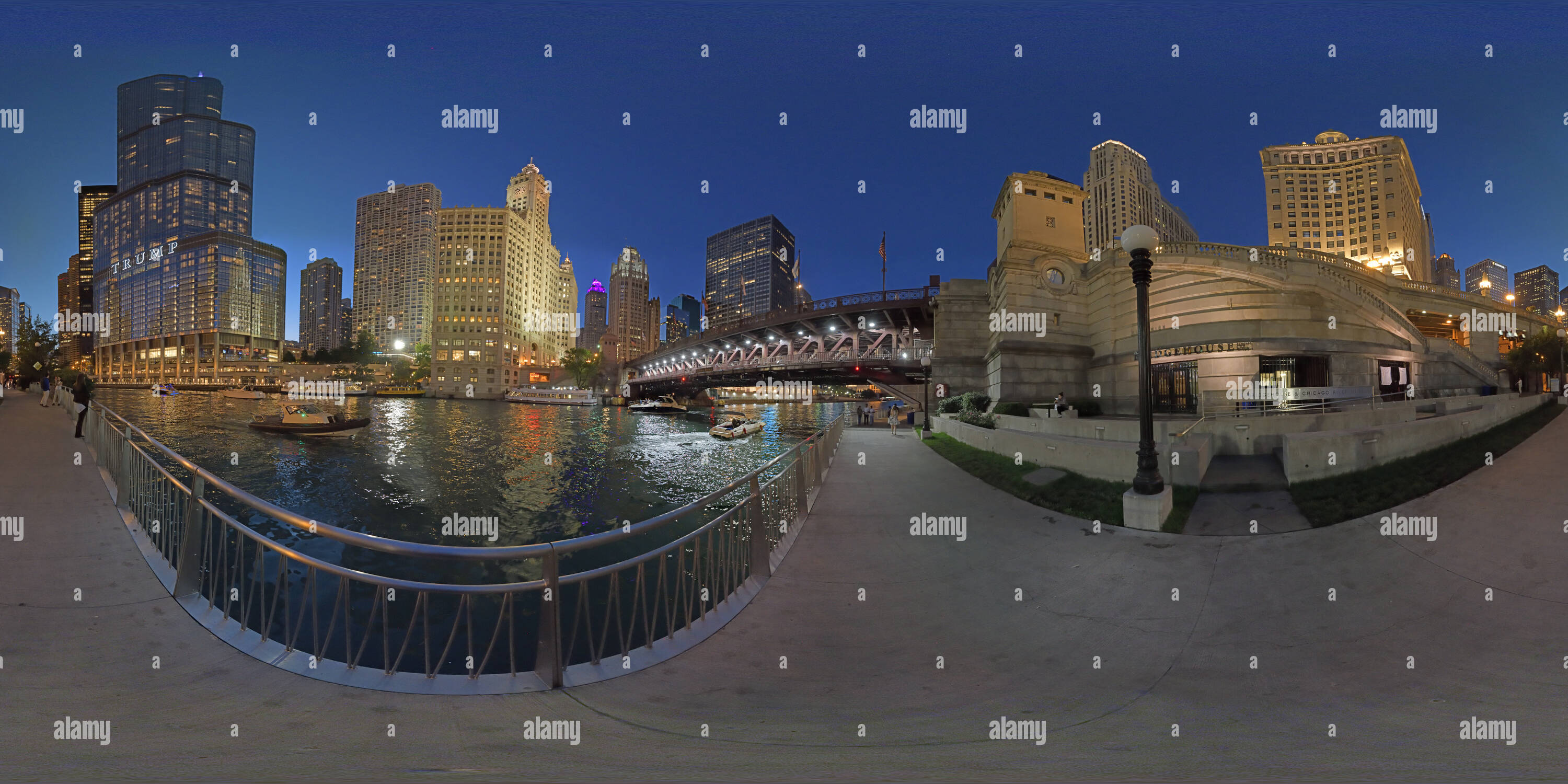 360 Grad Panorama Ansicht von Chicago (USA, IL) Riverwalk 20170830