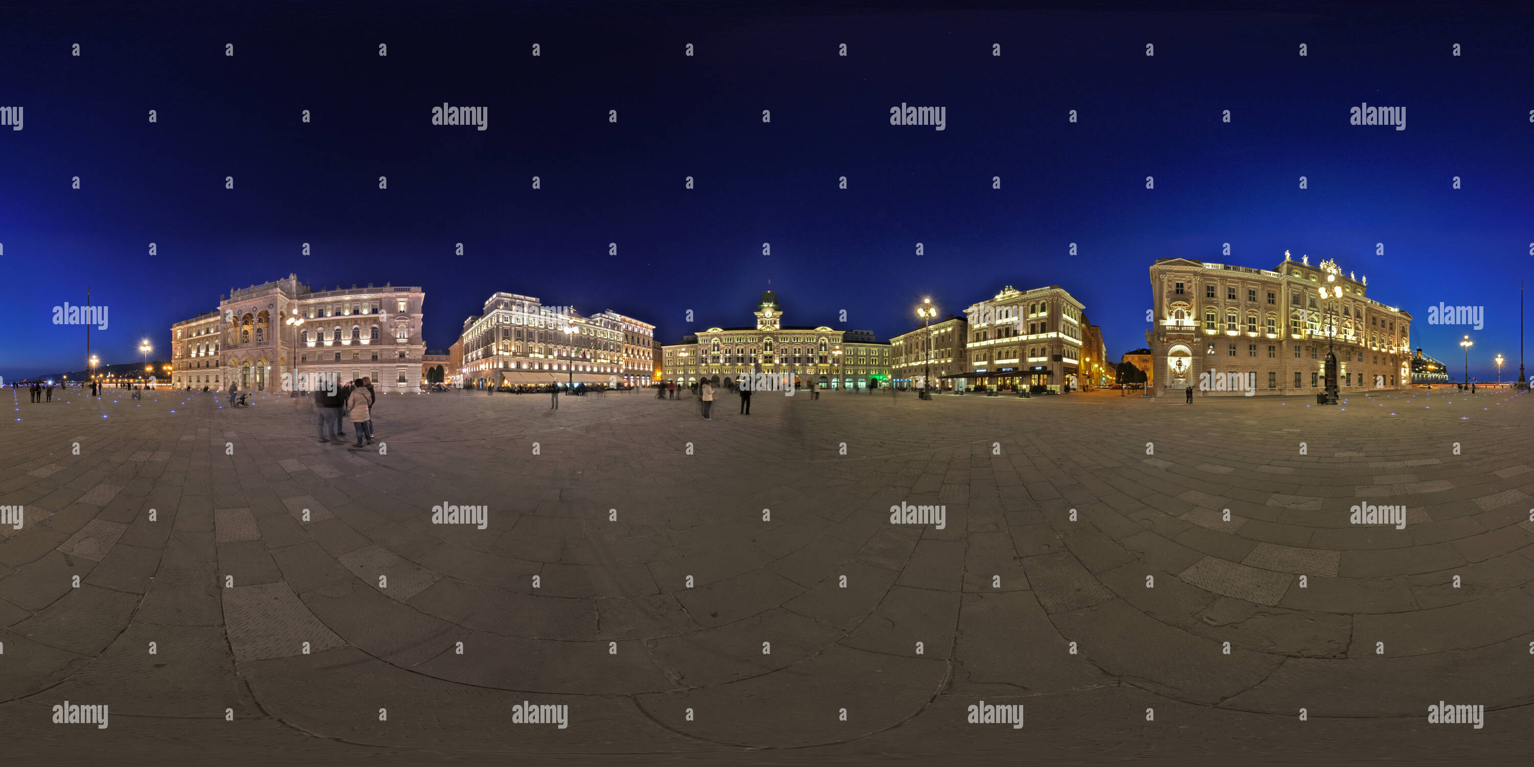 360 Grad Panorama Ansicht von Triest (ITA, TS) Piazza Unita d'Italia (1) 20160326