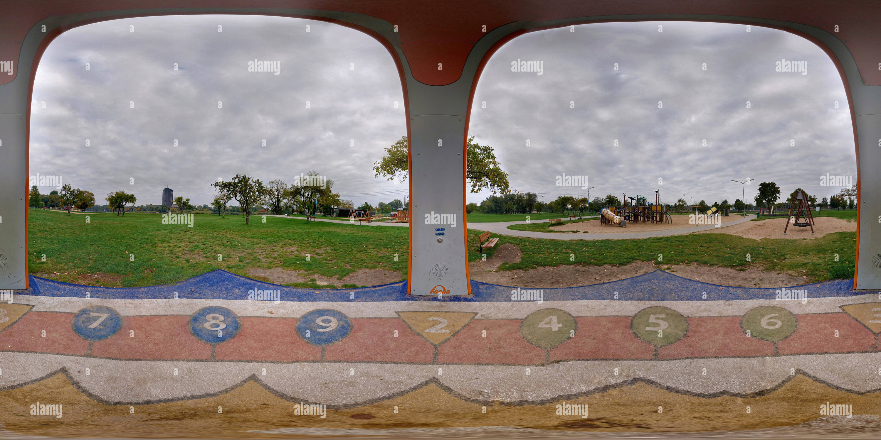 360 Grad Panorama Ansicht von Lucavsala Spielplatz