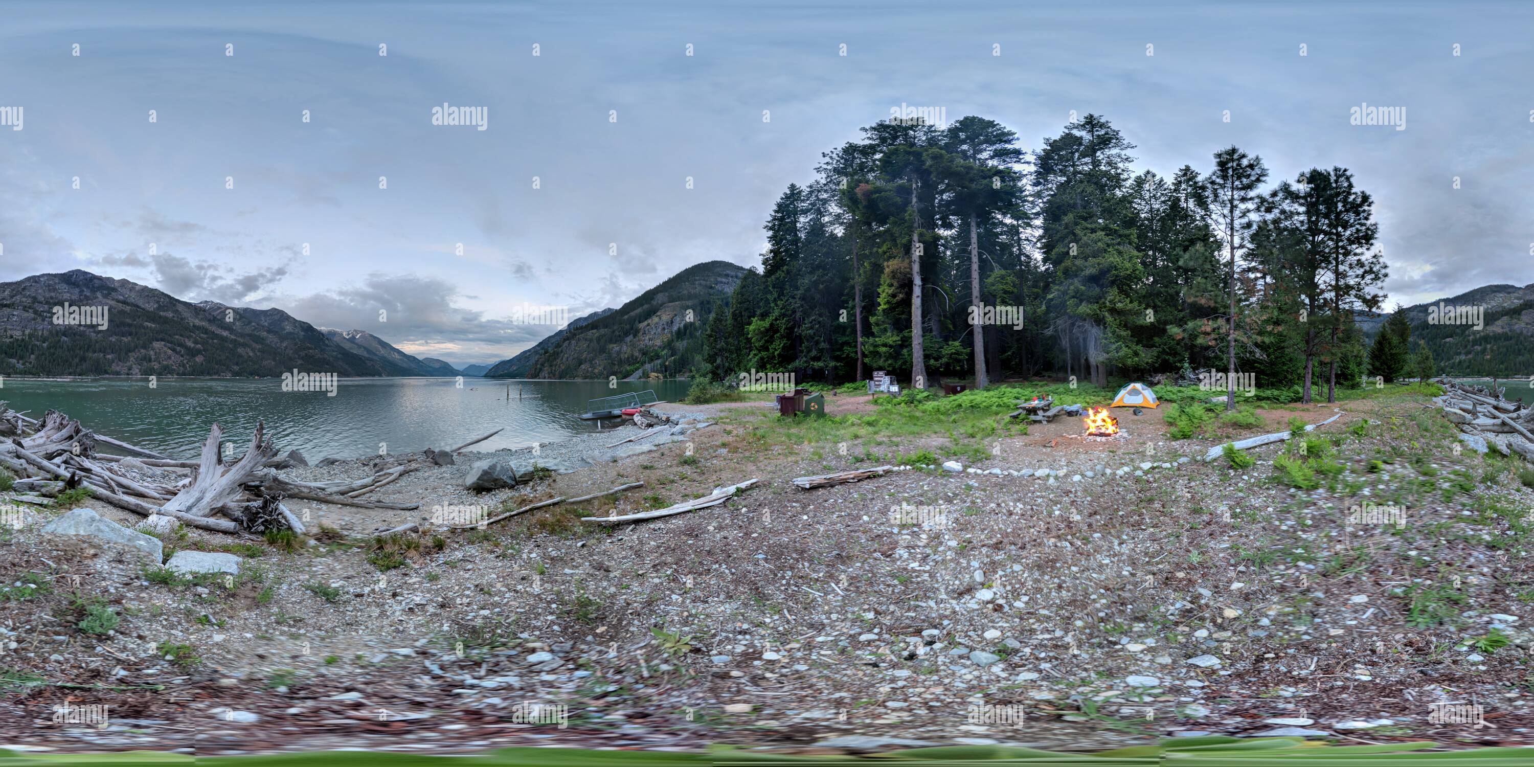 360 Grad Panorama Ansicht von Weaver Punkt Campgrond, Lake Chelan, WA