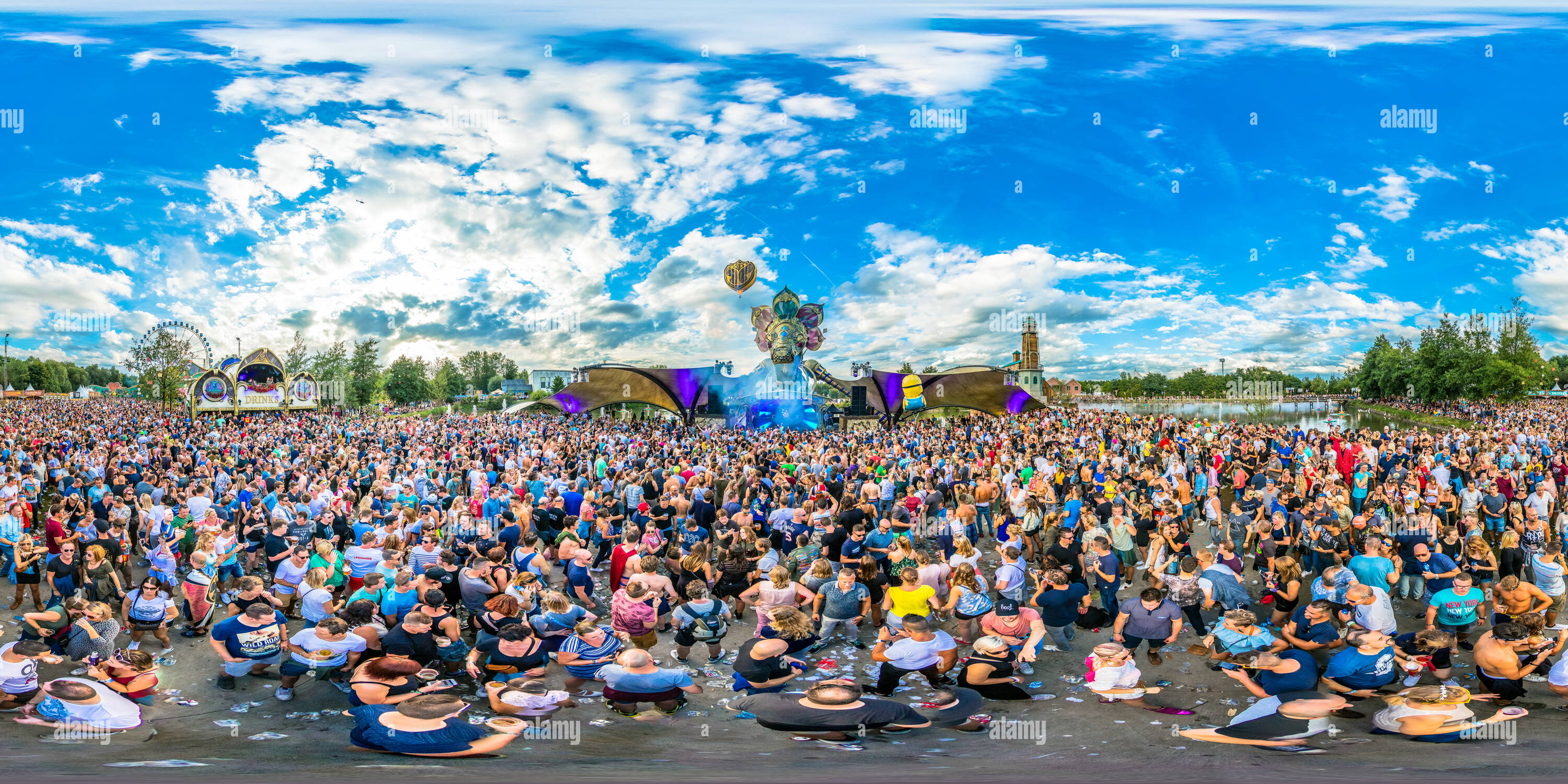 360 Grad Panorama Ansicht von Tomorrowland 2017 - Der Rosengarten