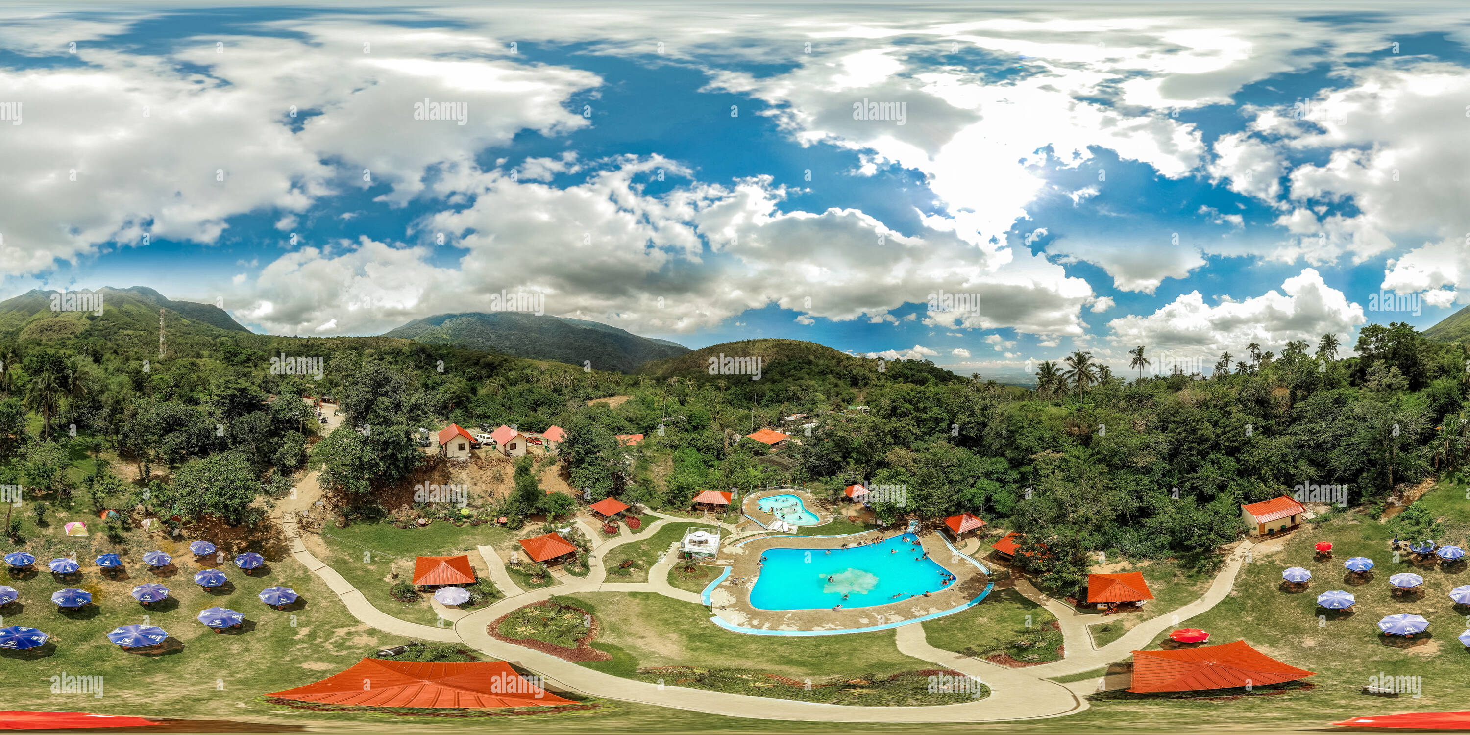 360 Grad Panorama Ansicht von Ein Sommerurlaub in der Mitte des Mount Banahaw und Mount Cristobal bei Dolores, Quezon