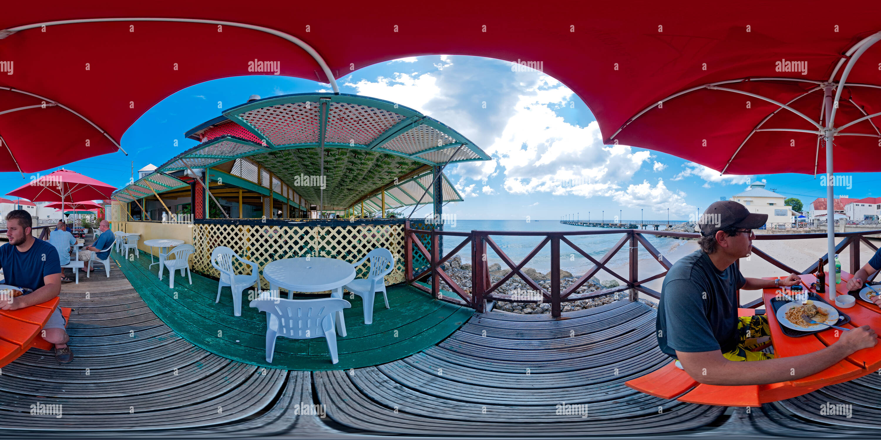 360 Grad Panorama Ansicht von Mit meinem Bruder Mittagessen