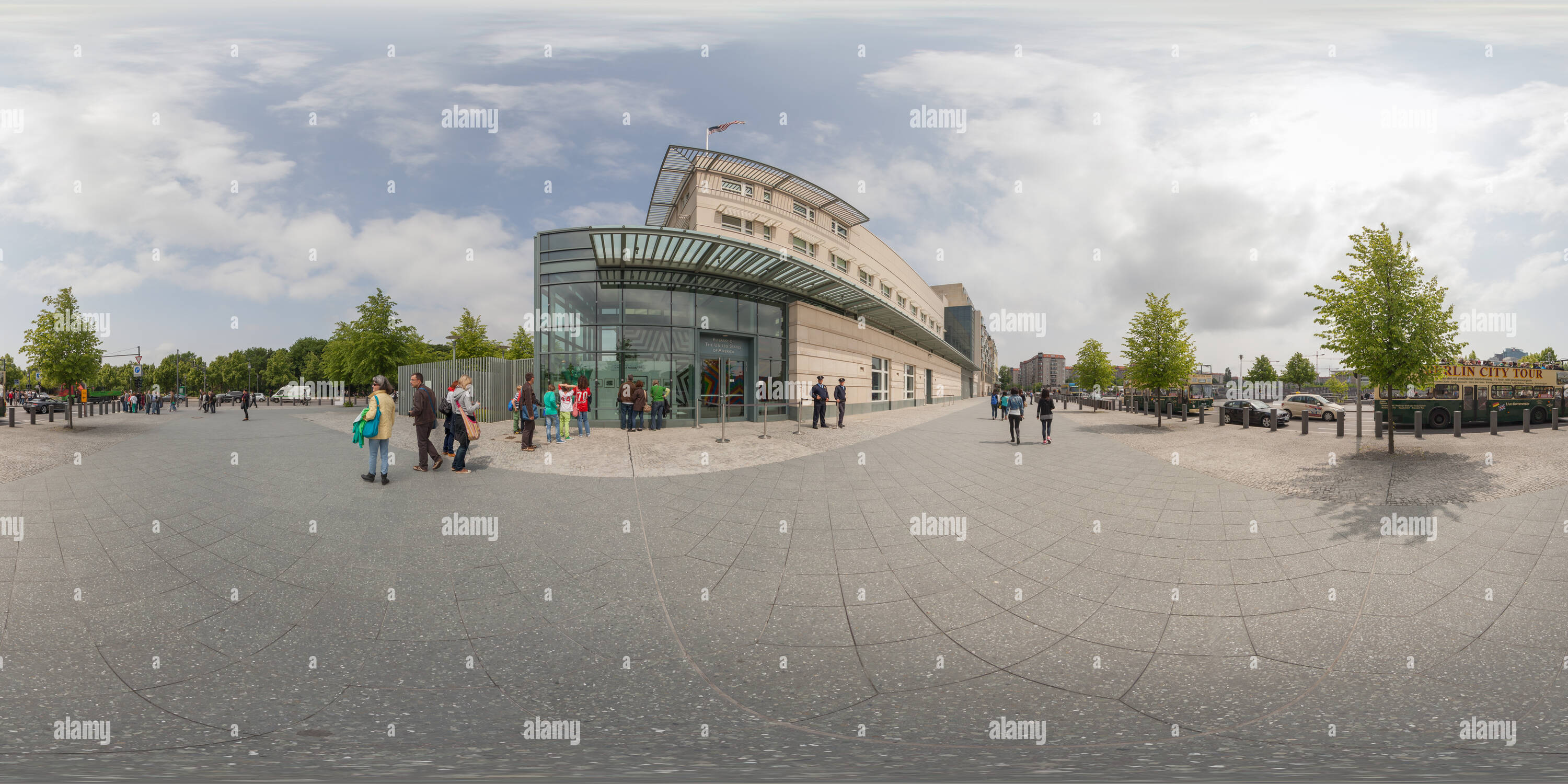 360 Grad Panorama Ansicht von Botschaft der Vereinigten Staaten in Berlin.