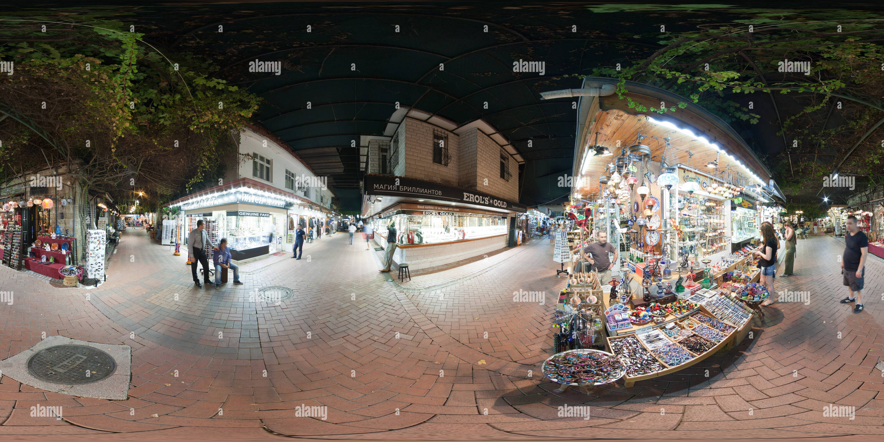 360 Grad Panorama Ansicht von Fethiye Paspatur Markt bei Nacht