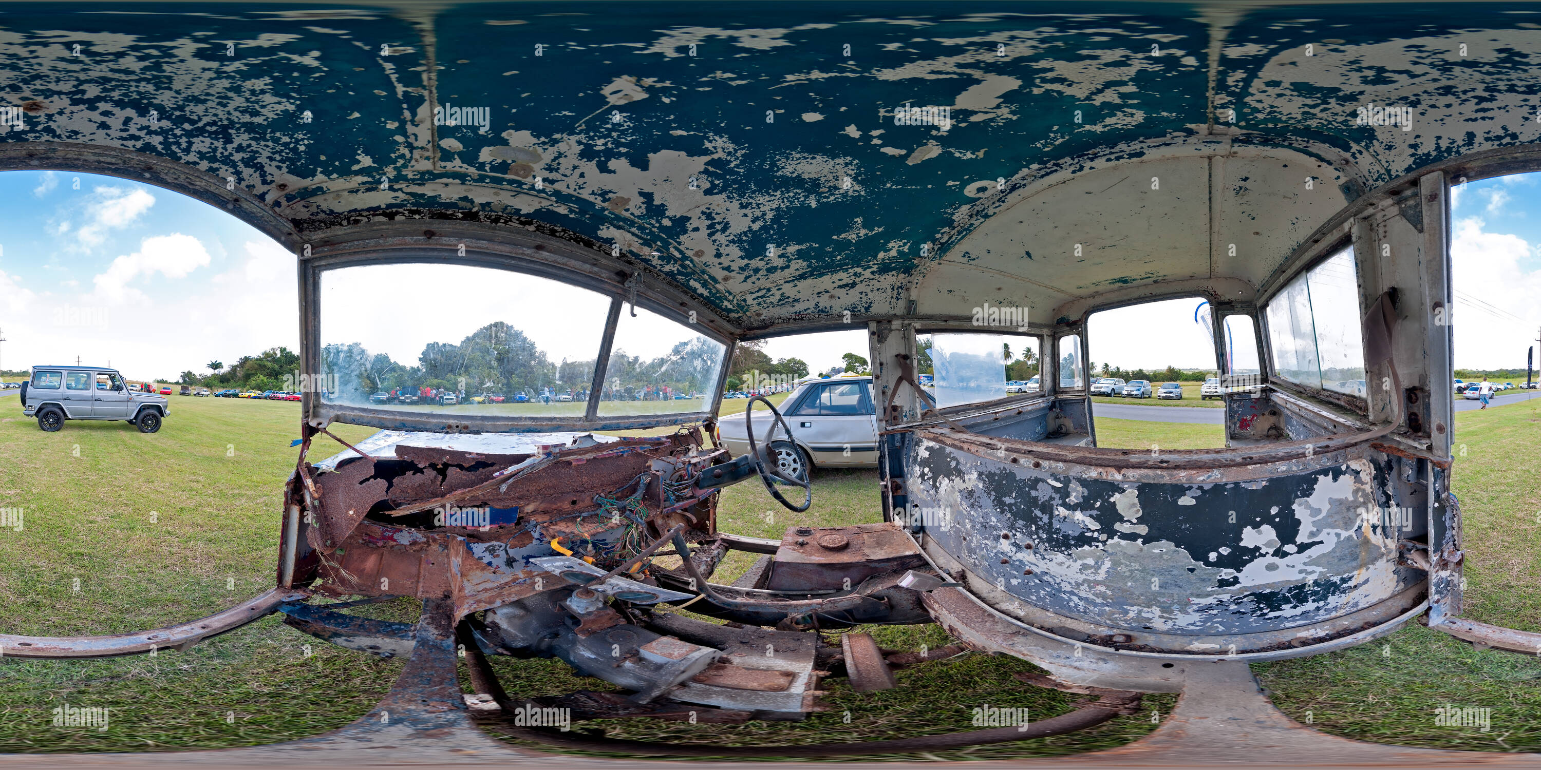 360 Grad Panorama Ansicht von Inhalt Oldtimer Revival 2014 - Scheune finden