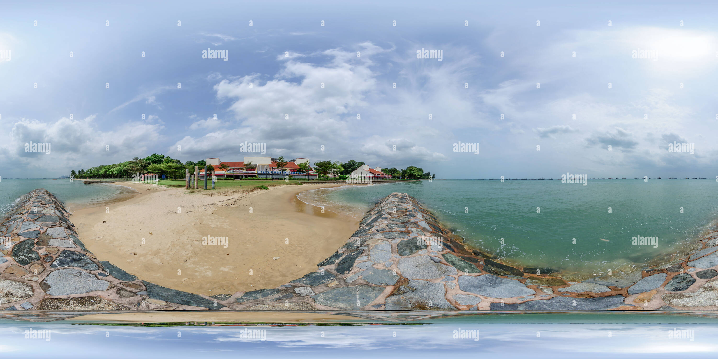 360 Grad Panorama Ansicht von Wasser Leistungsschalter am East Coast Park Seafood Center