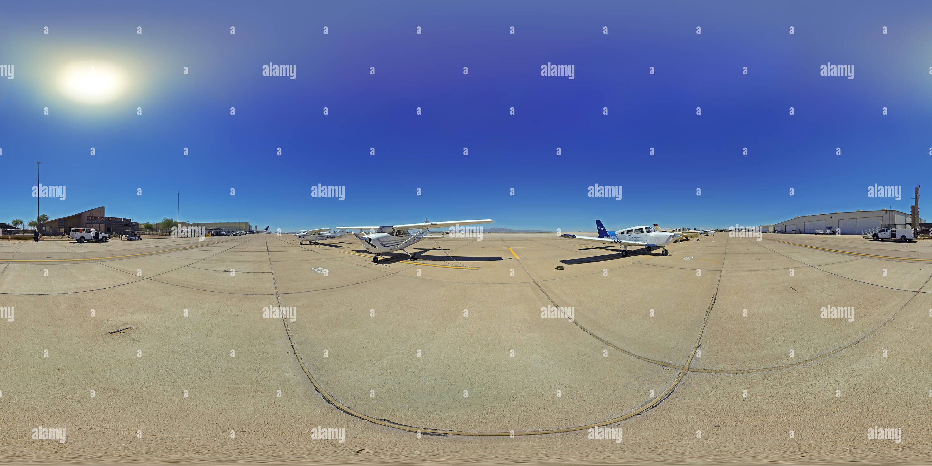 360 Grad Panorama Ansicht von Goodyear Airport General Aviation parken