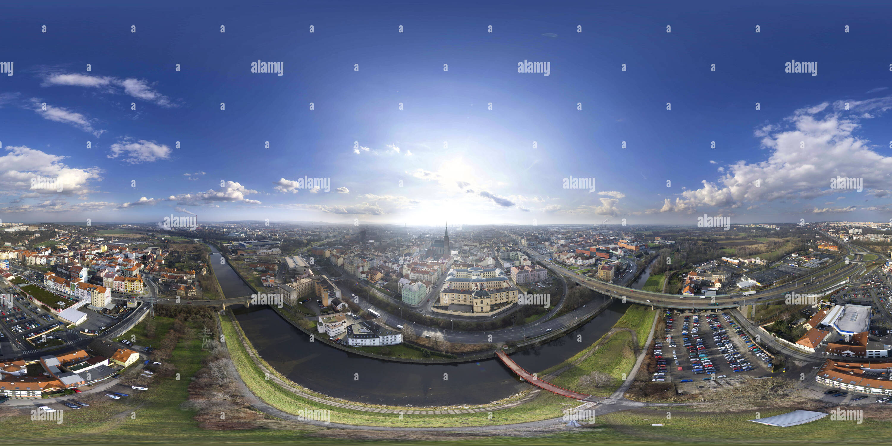 360 Grad Panorama Ansicht von Pilsen, in der Nähe der River IMS, Jan 2015, Luftaufnahme