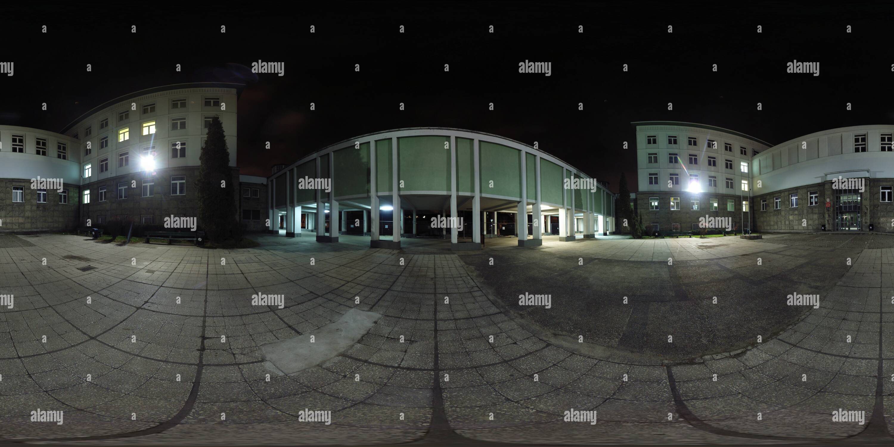 360 Grad Panorama Ansicht von Gleiwitz - Eingang der Fakultät für Bergbau und Geologie in der Nacht