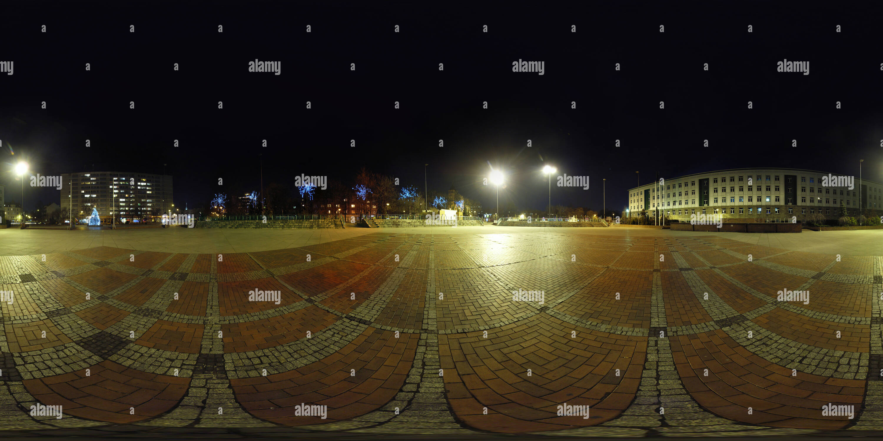360 Grad Panorama Ansicht von Gleiwitz - Krakowski Square (Plac Krakowski) bei Nacht