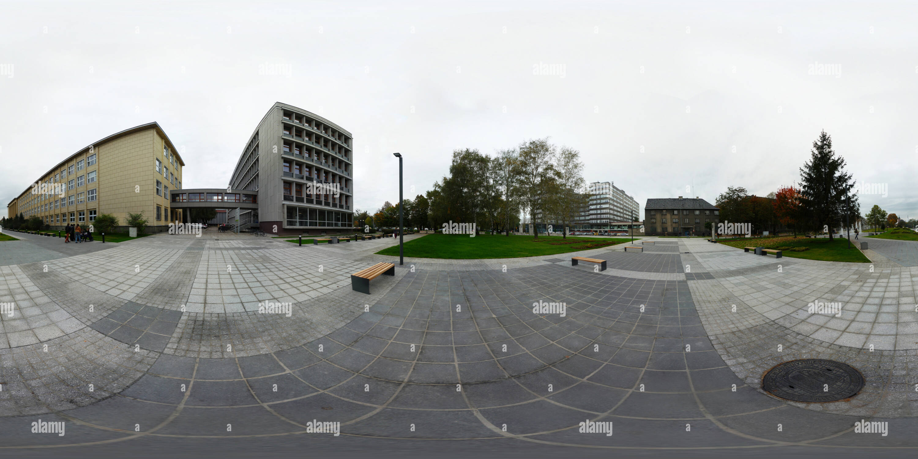 360 Grad Panorama Ansicht von Gliwice, Akademicka St-Campus der Schlesische Technische Universität - Platz vor der Fakultät für Architektur
