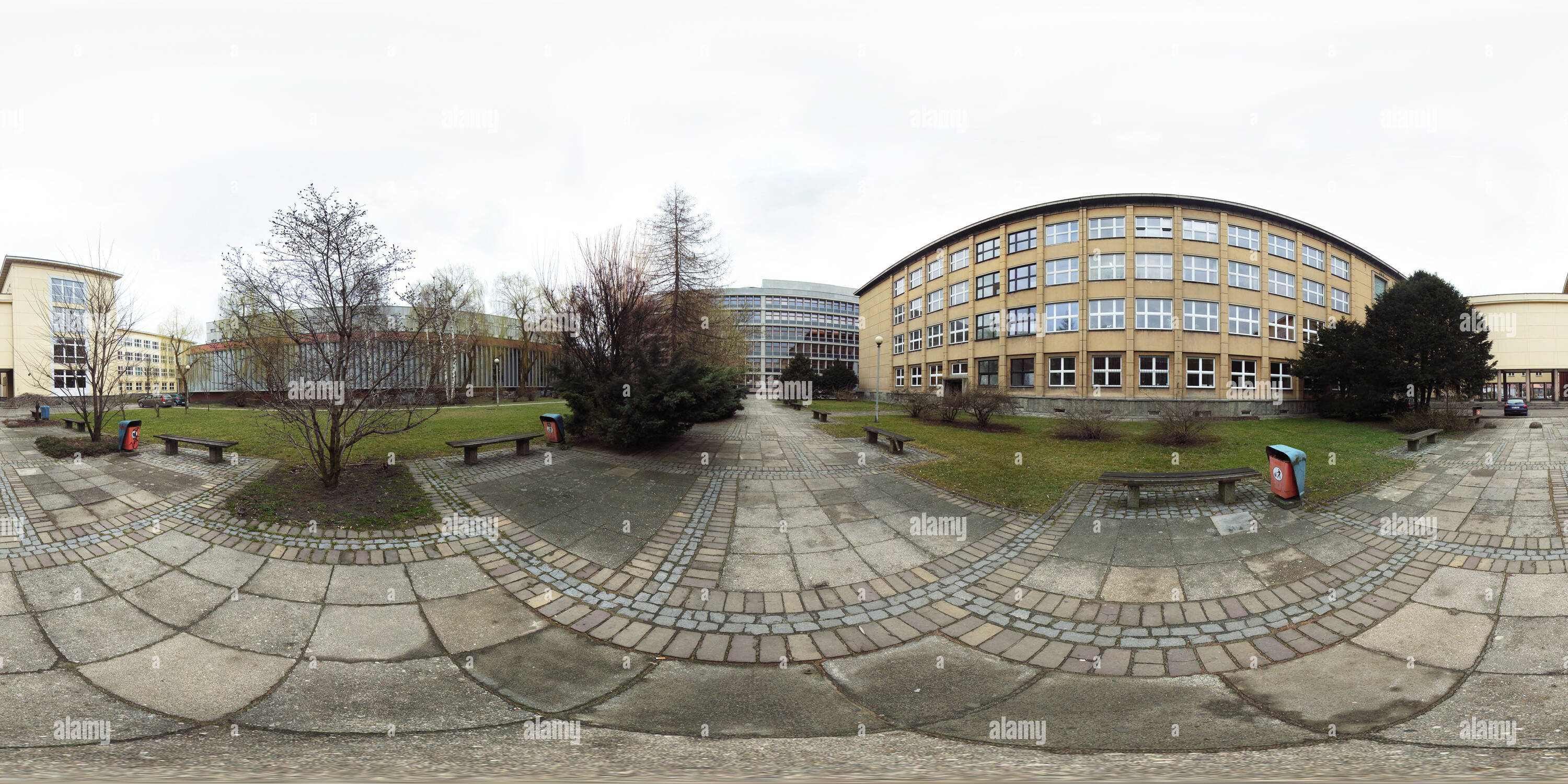 360 Grad Panorama Ansicht von Gleiwitz - grüne Fläche zwischen den Gebäuden der Schlesische Technische Universität 2.