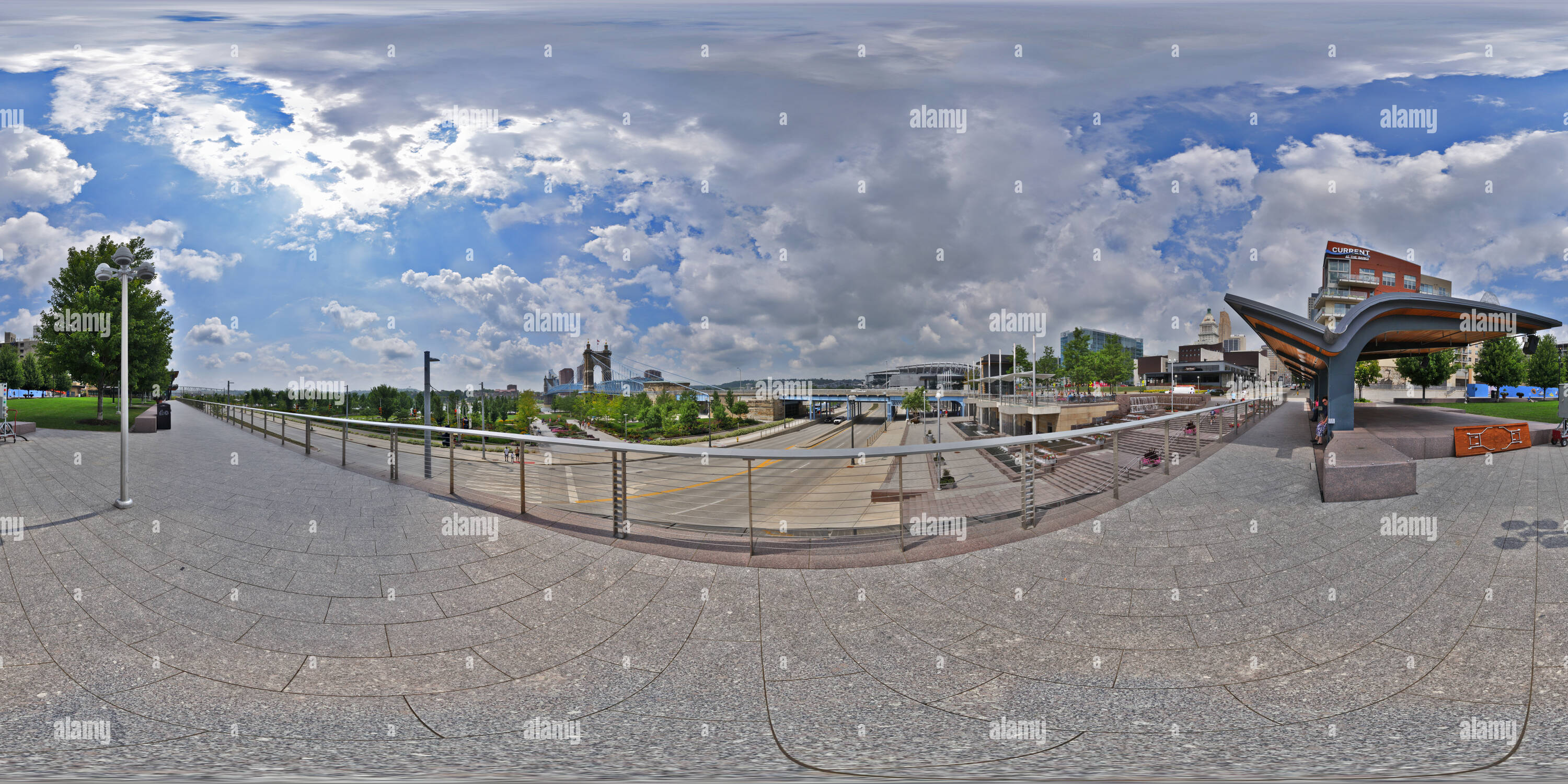 360 Grad Panorama Ansicht von Cincinatti (USA, OH) Riverfront Park Roebling Suspension Bridge 20160729