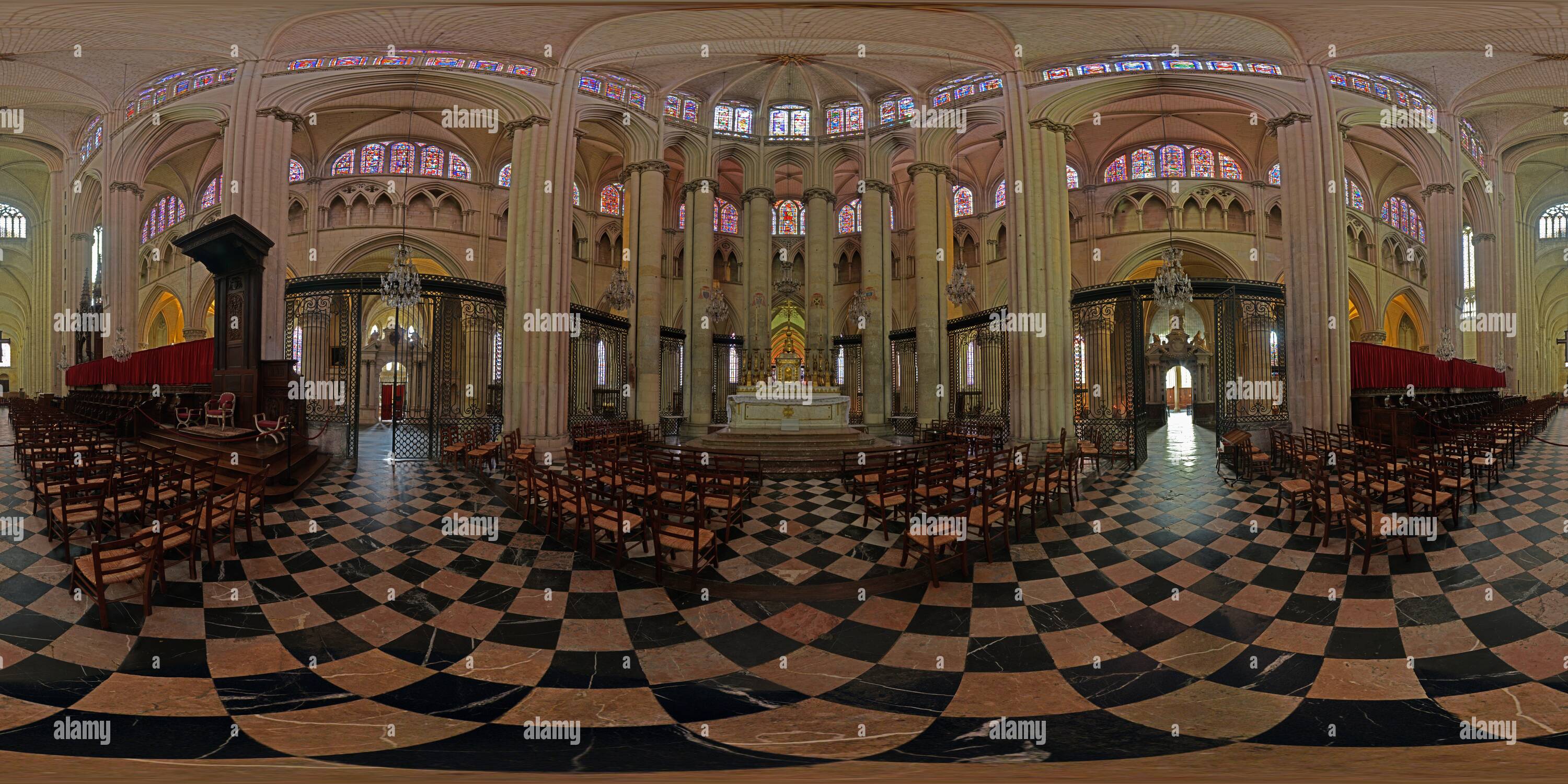 360 Grad Panorama Ansicht von Coeur de la cathédrale Le Mans