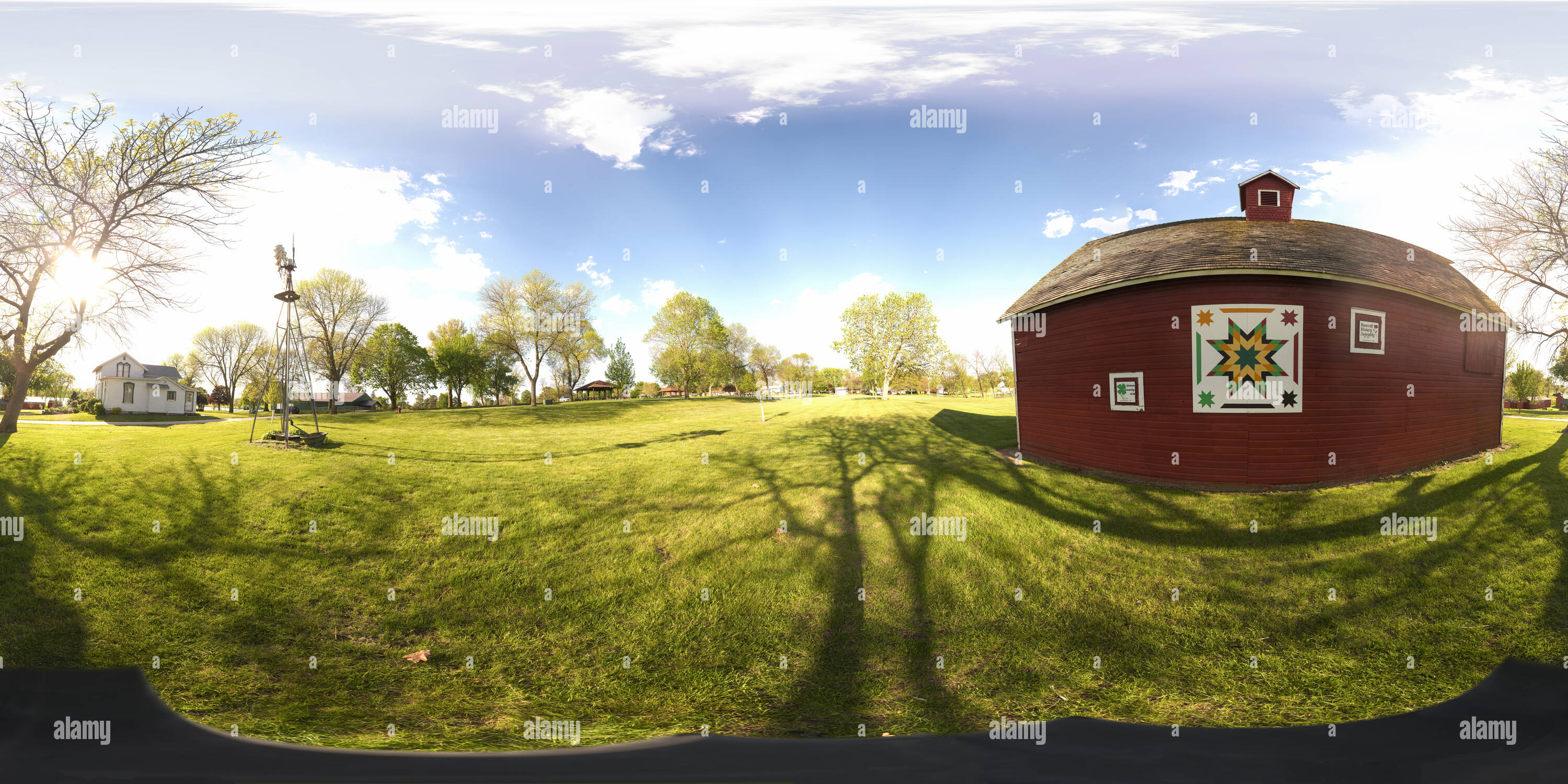 360 Grad Panorama Ansicht von Gesteppte Scheune. Union County Iowa Historical Village