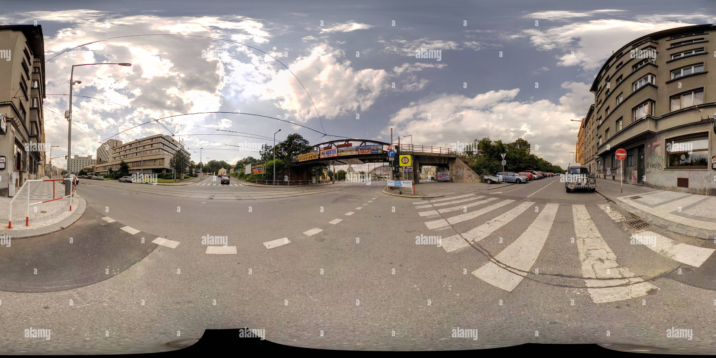 360 Grad Panorama Ansicht von Dukelskych Hrdinu Strojnicka - Straßen, Holesovice