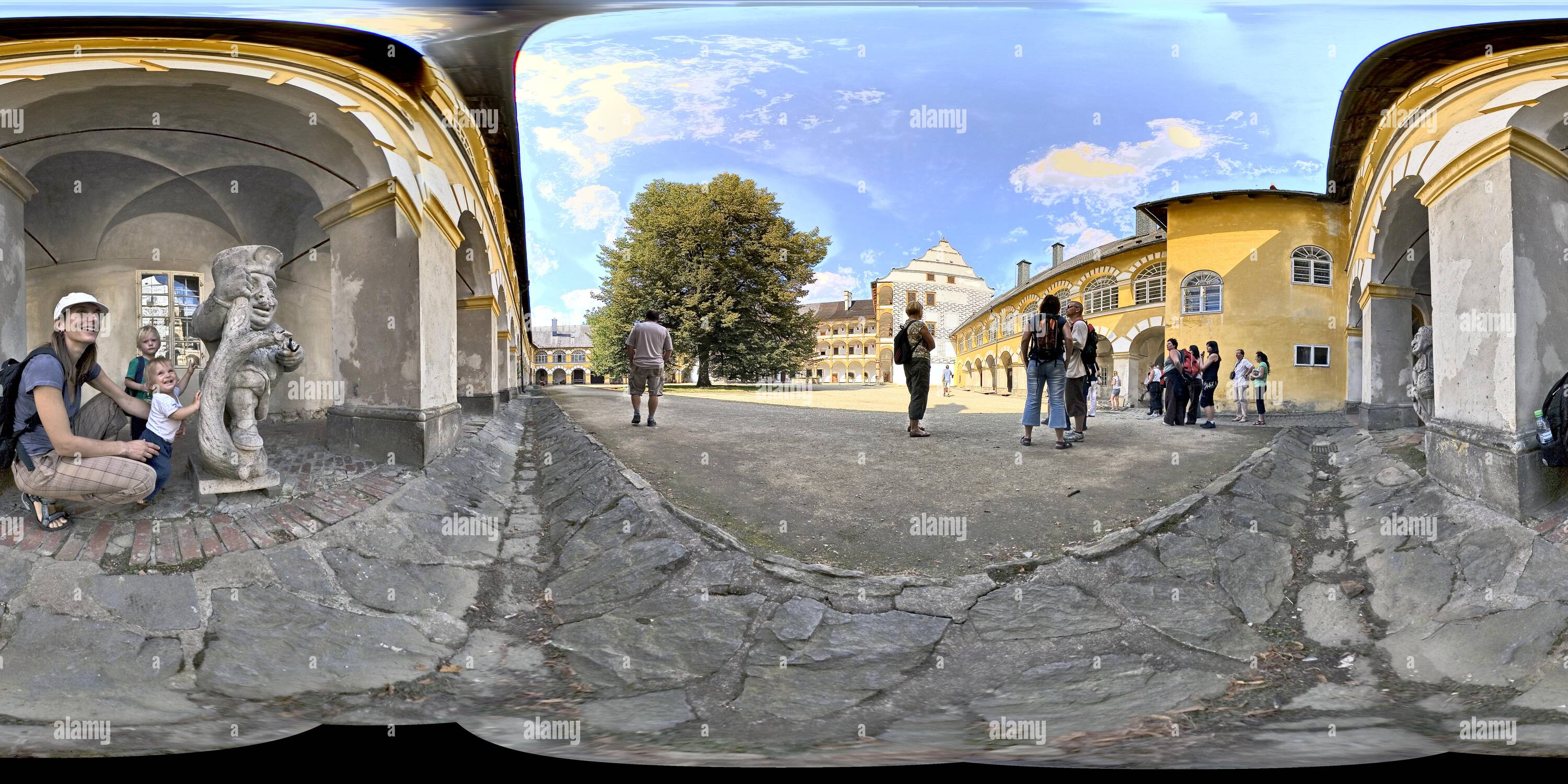 360 Grad Panorama Ansicht von Zamek Velke Losiny EIN