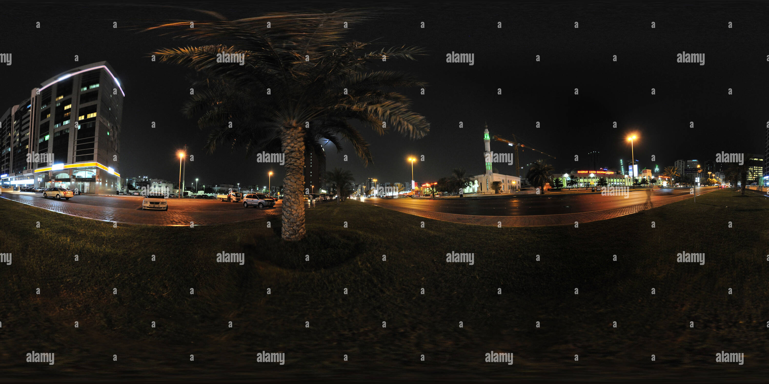 360 Grad Panorama Ansicht von Madinat Zayed Shopping Center, Gold Souk und Moschee