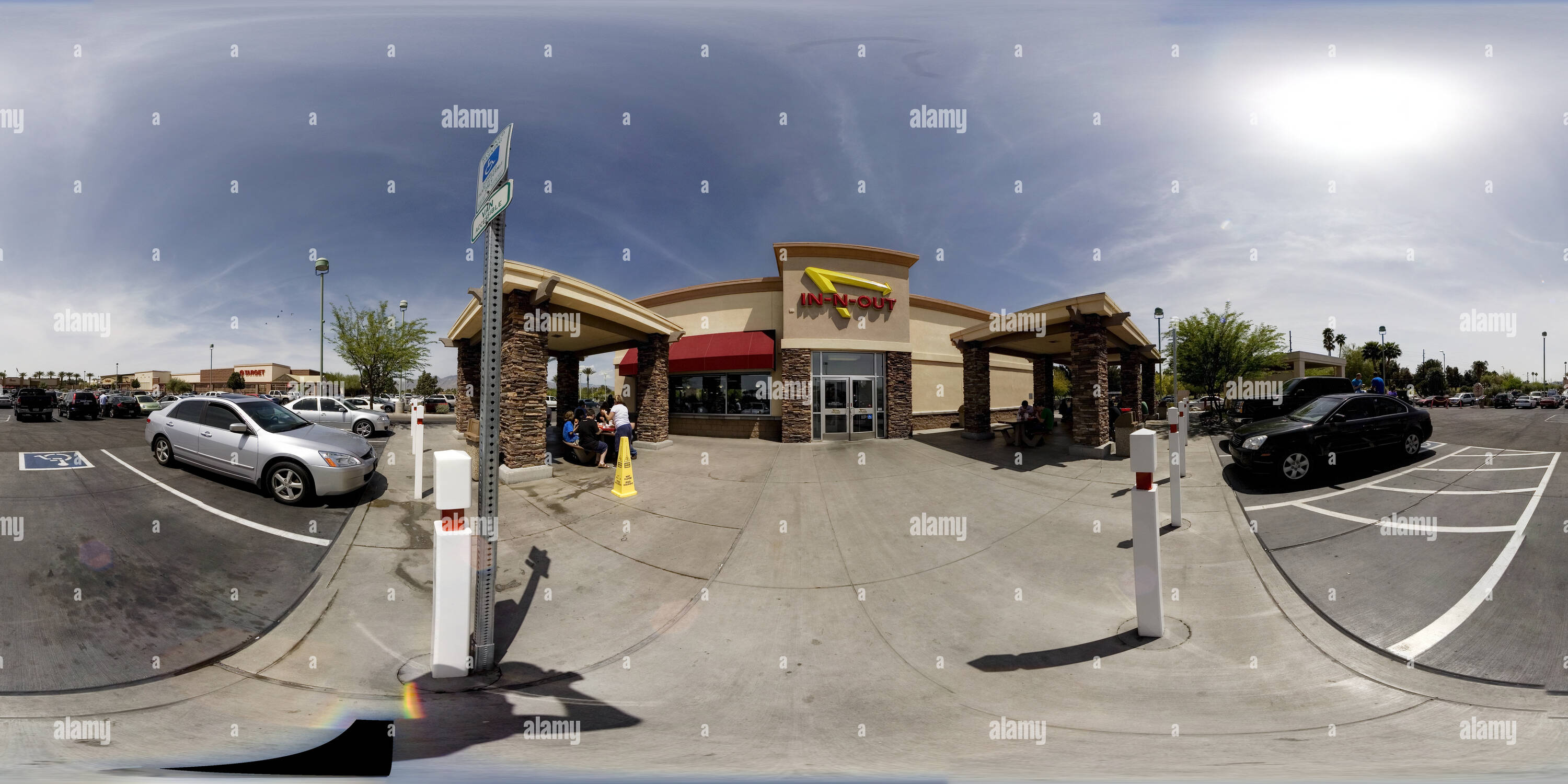 360 Grad Panorama Ansicht von In n Out Burger, Tucson - Außen