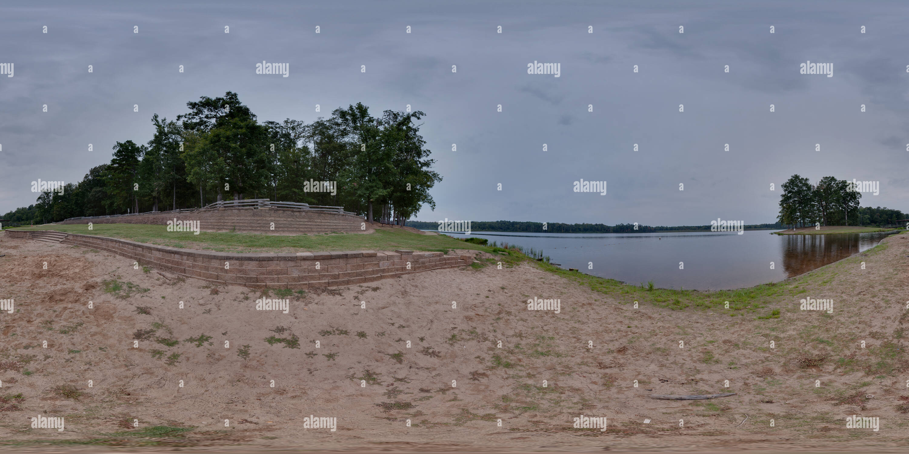 360 Grad Panorama Ansicht von Der Strand und das Schwimmen Loch an chewalla See Erholungsgebiet in Holly Springs, Mississippi