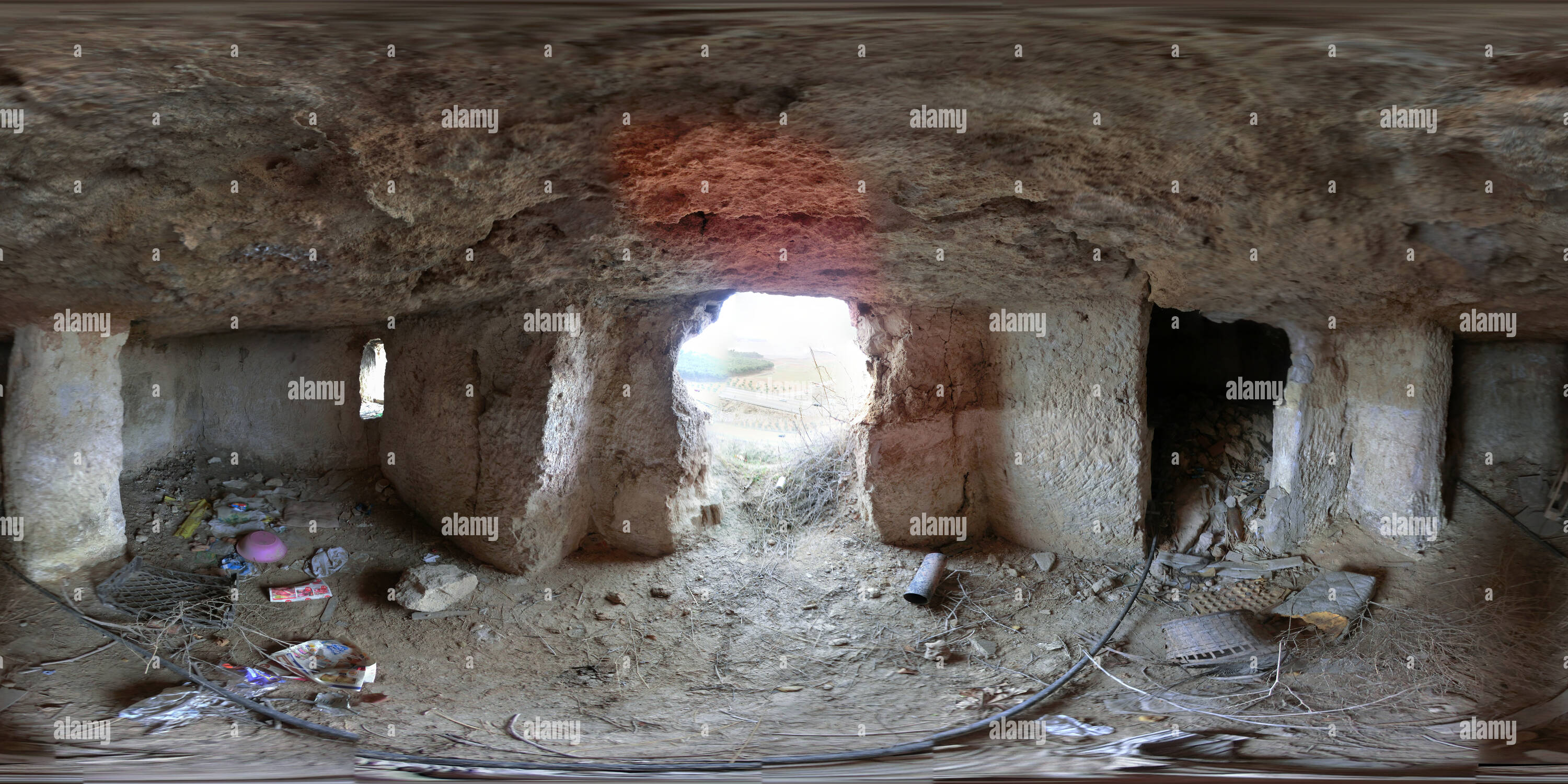 360 Grad Panorama Ansicht von Interieur de las Cuevas de la Punta del Cerro. La Guardia (Toledo)