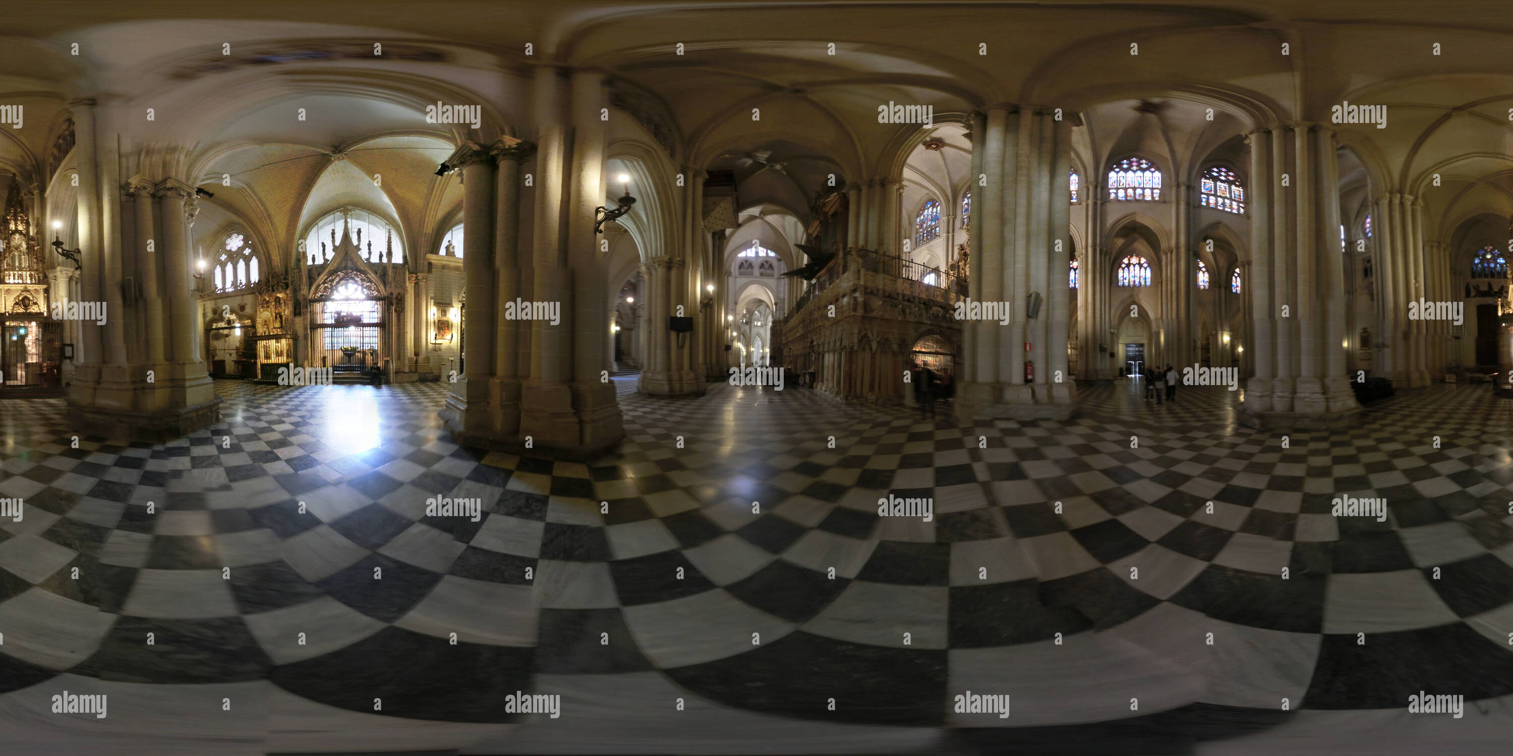 360 Grad Panorama Ansicht von Interieur de la Catedral de Toledo