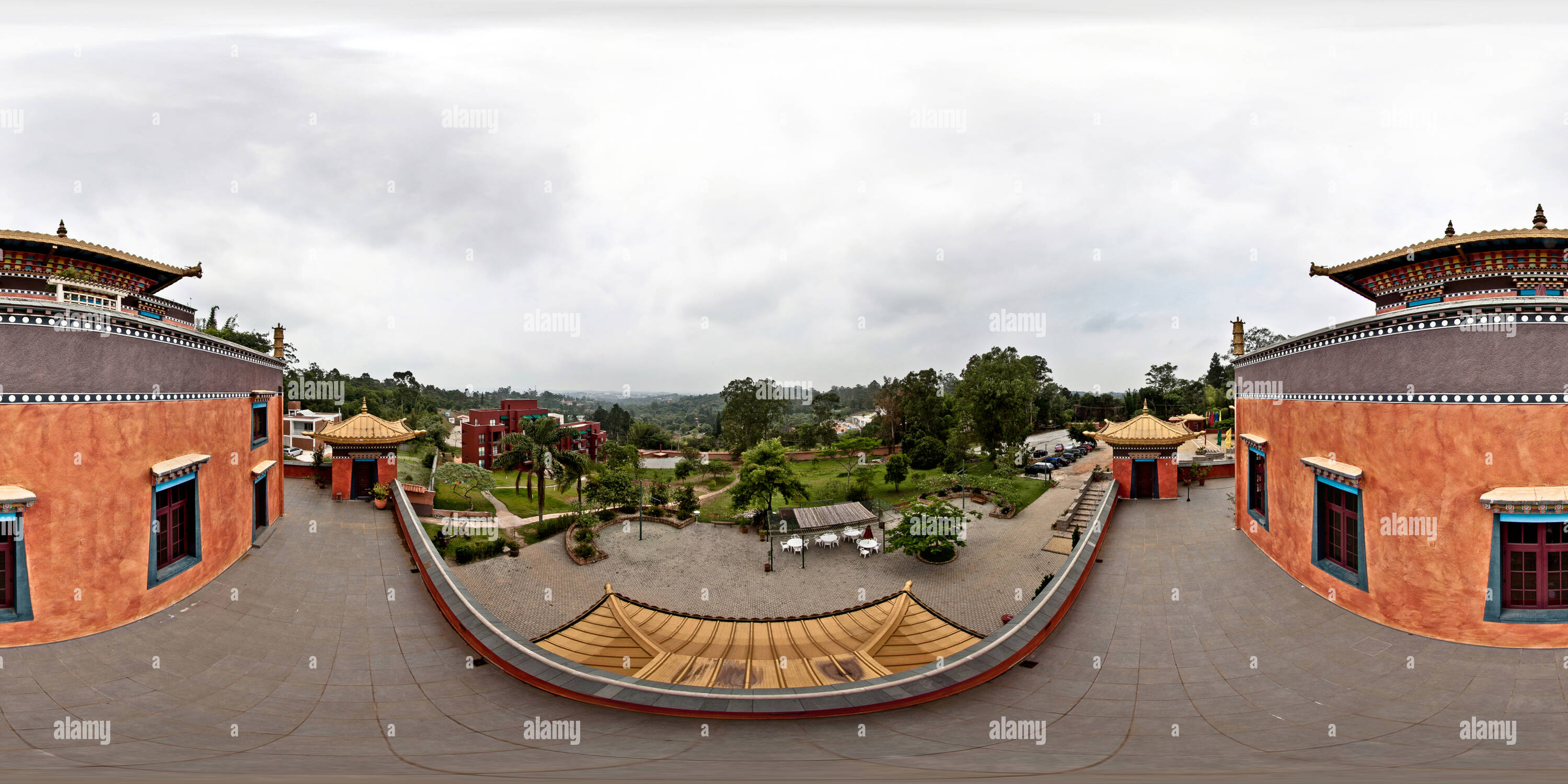 360 Grad Panorama Ansicht von Luftbild des Tempels Seite