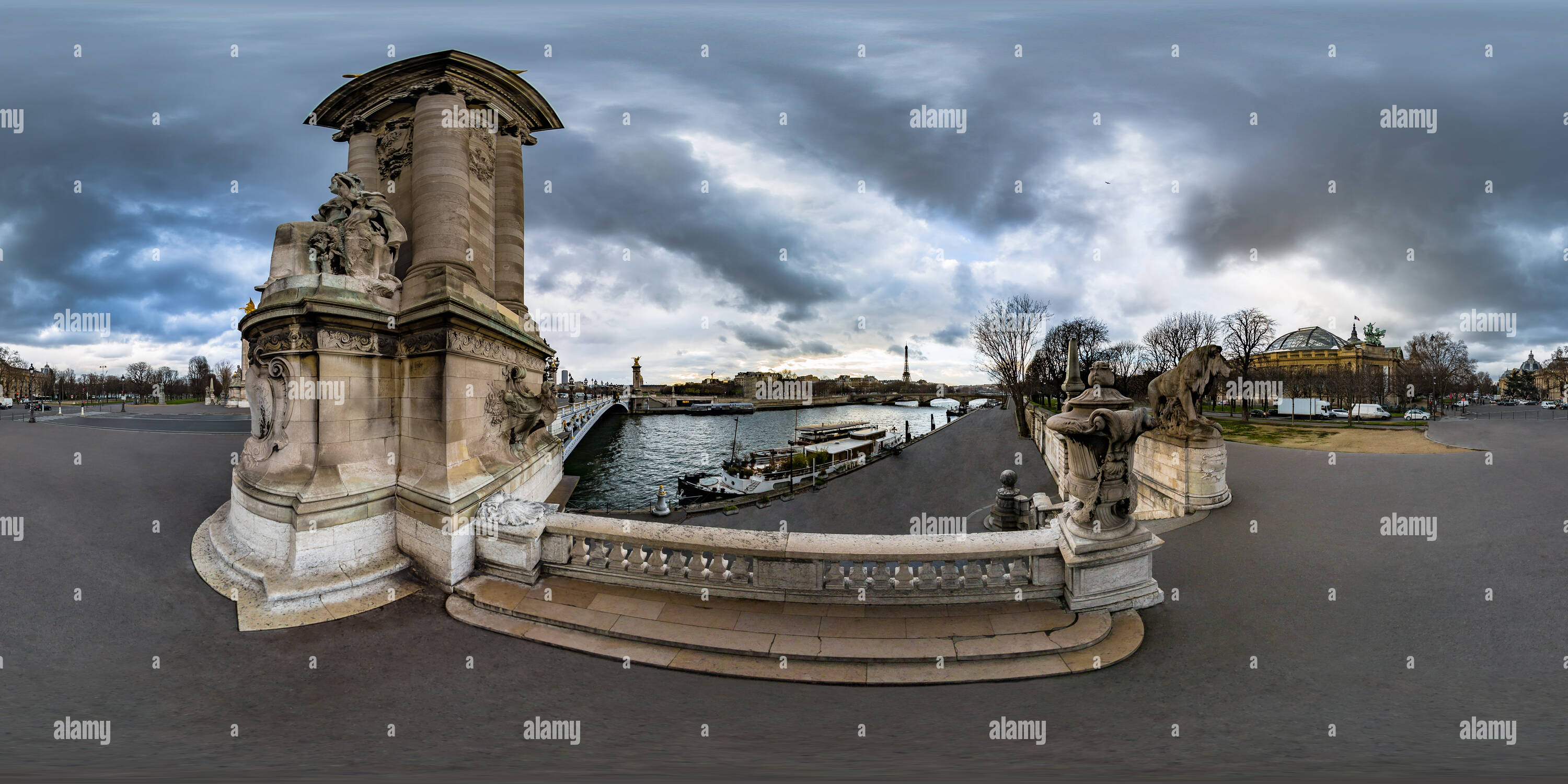 360 Grad Panorama Ansicht von Eingang Pont Alexandre 3 - Seine - Paris - Frankreich