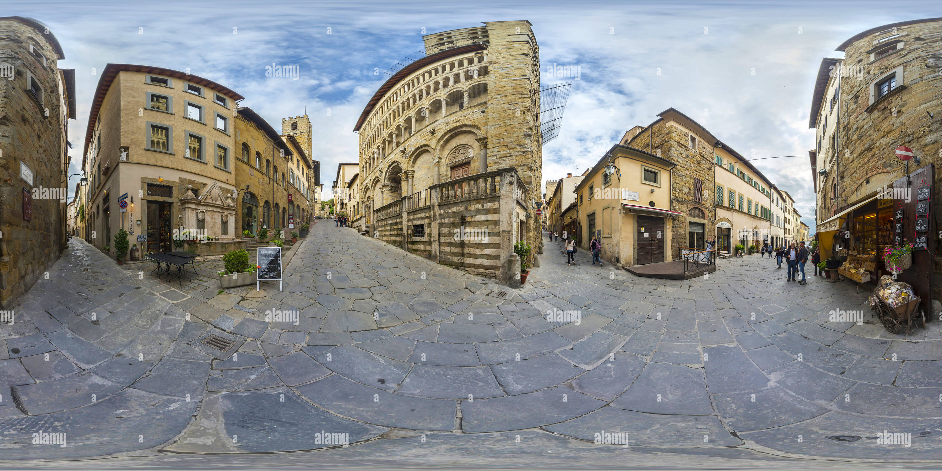 360 Grad Panorama Ansicht von Toscana. Arezzo. Chiesa di Santa Maria della Pieve.