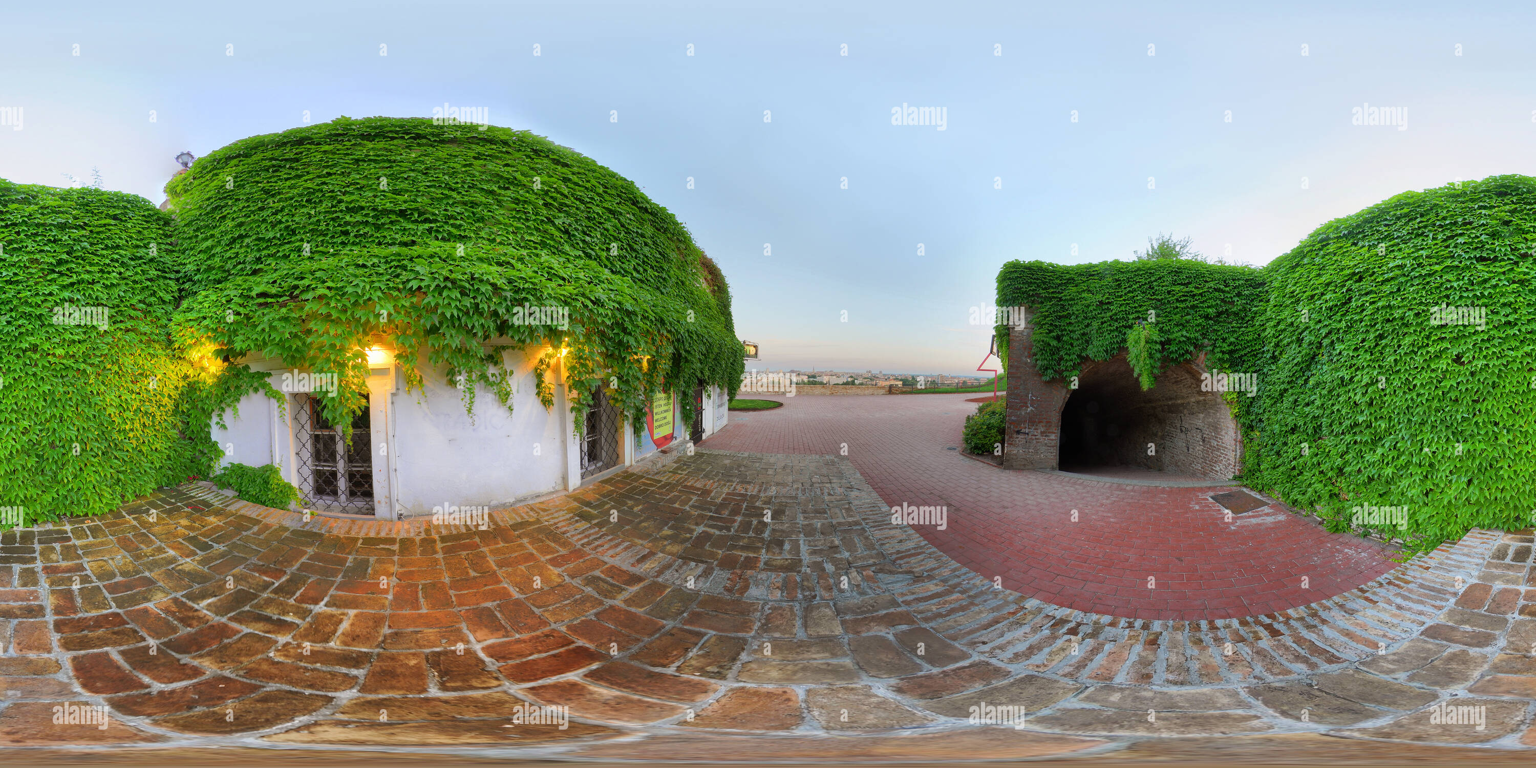 360 Grad Panorama Ansicht von Festung Petrovaradin, Tunnel