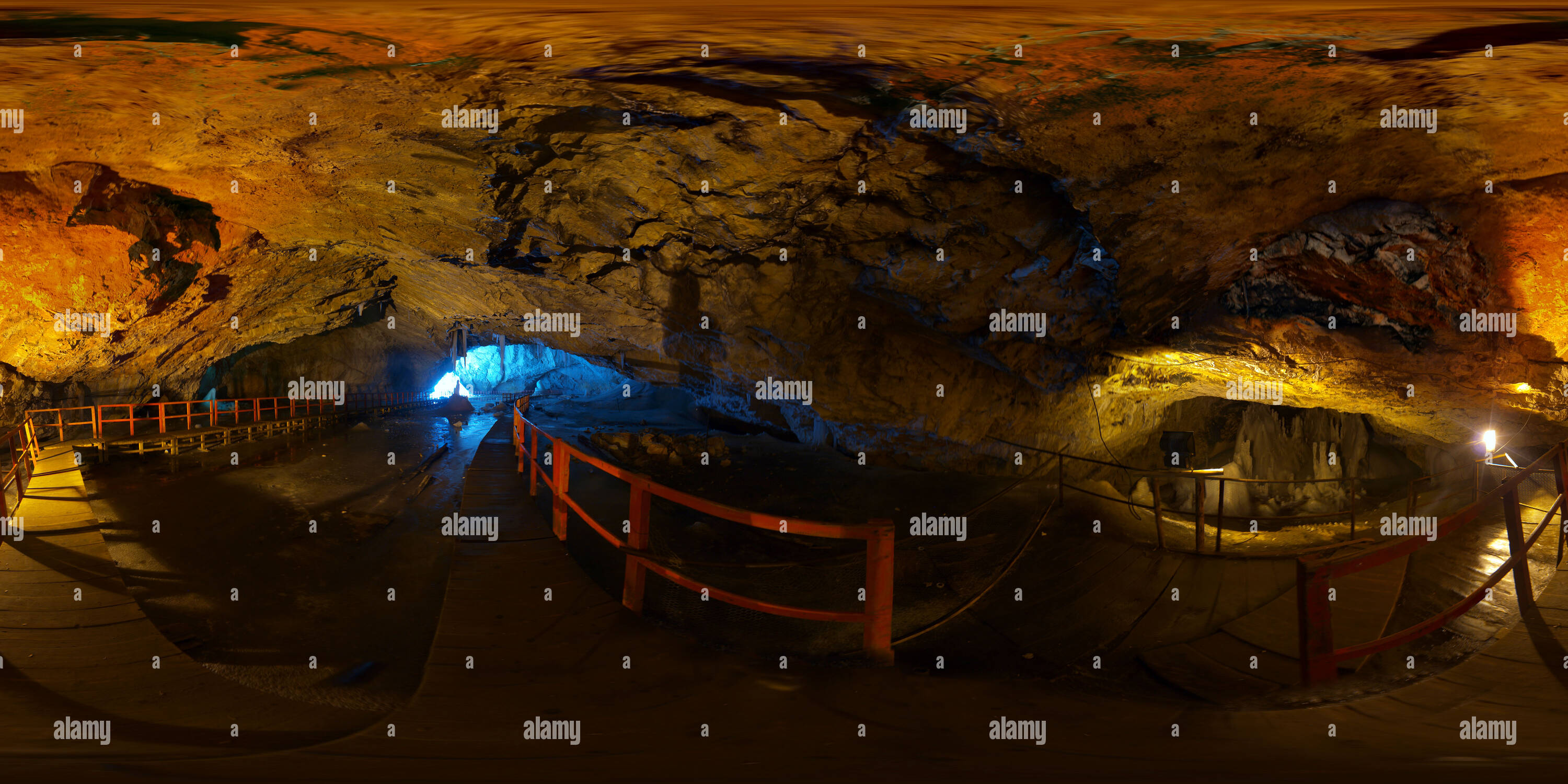 360 Grad Panorama Ansicht von Innerhalb der Scarisoara Höhle