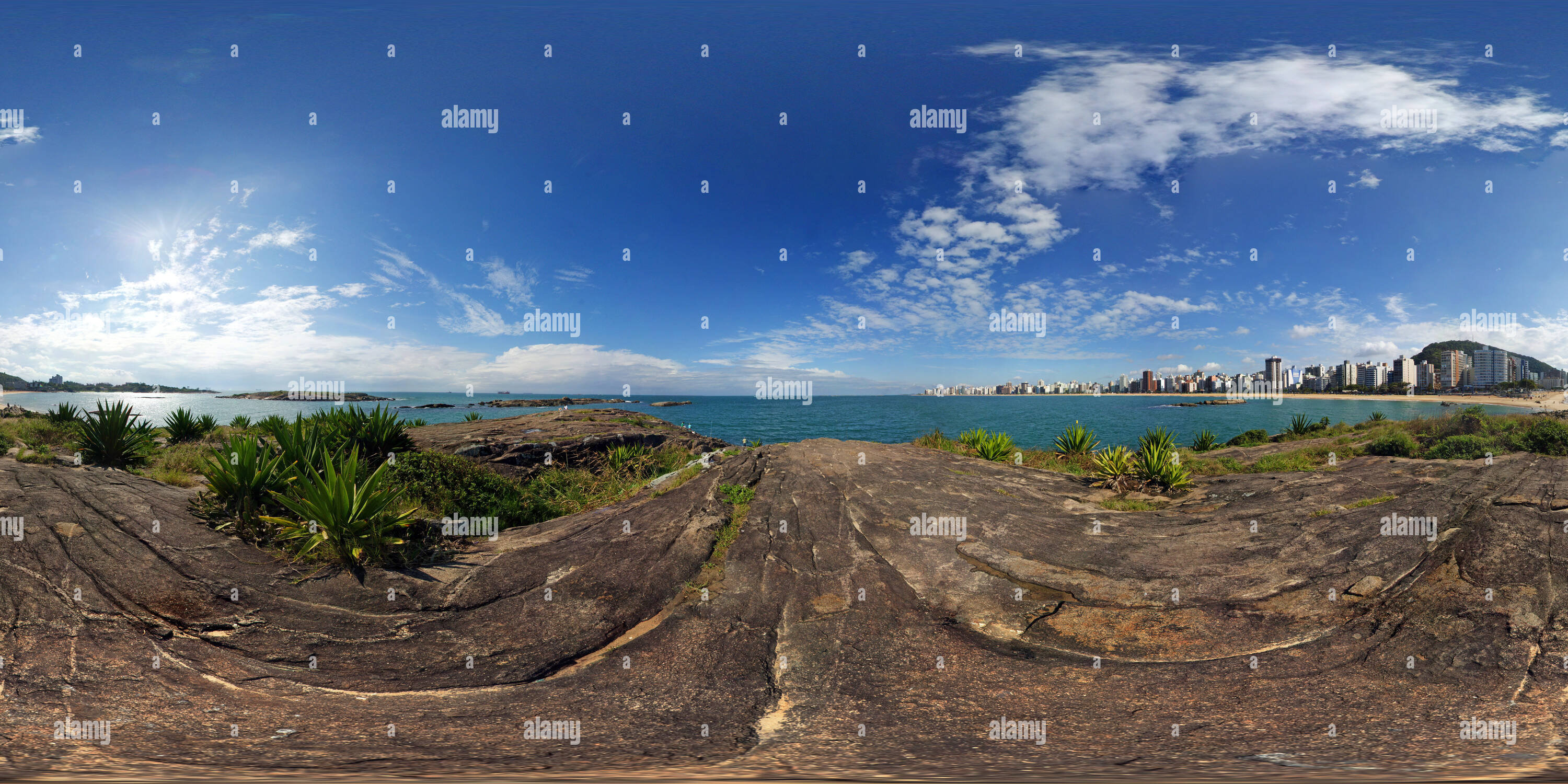 360 Grad Panorama Ansicht von Als Costão entre praias Curva e Praia da Sereia da Costa