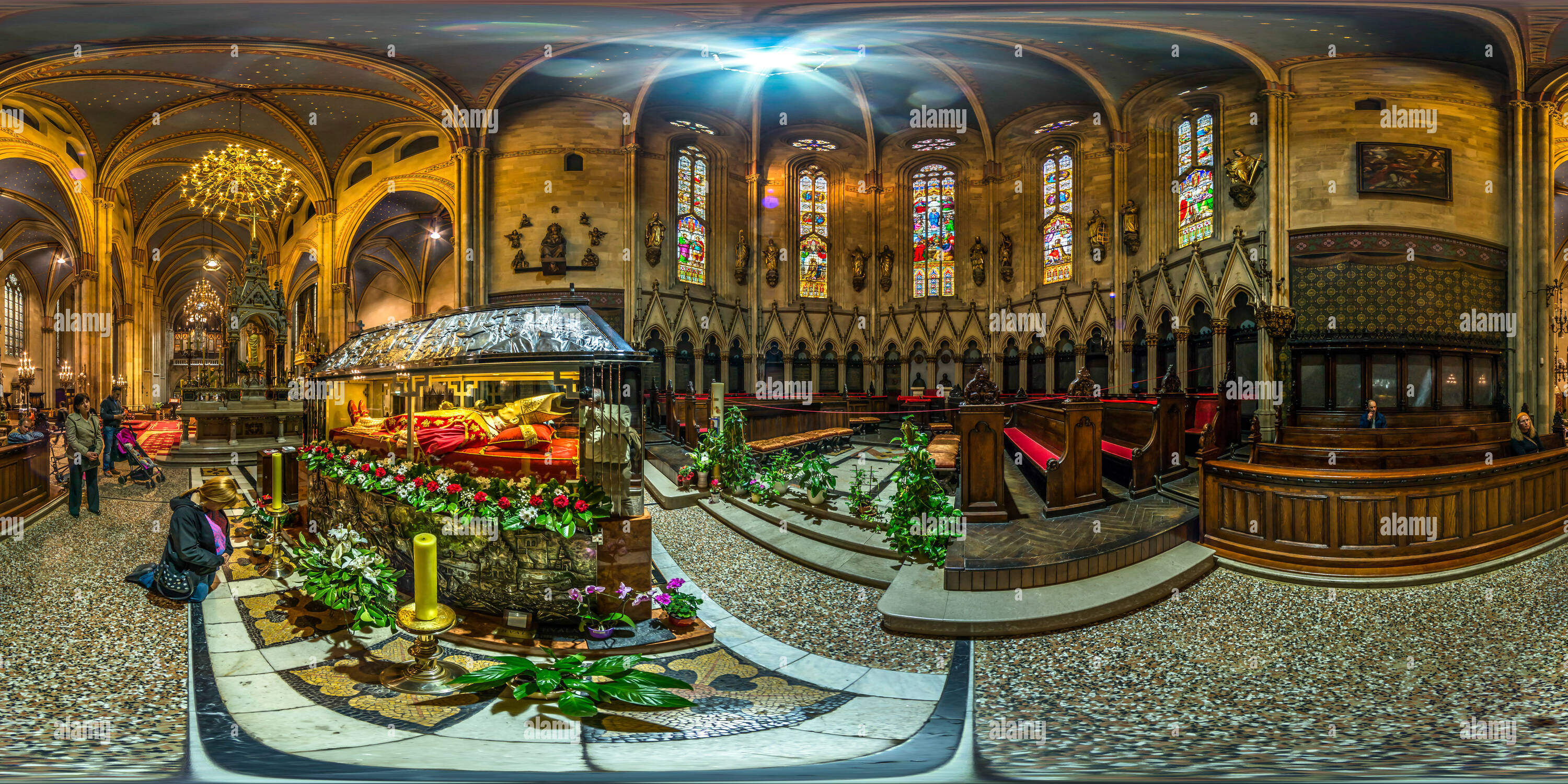 360 Grad Panorama Ansicht von Grab des Heiligen Alojzje Stepinac, Kathedrale Mariä Himmelfahrt