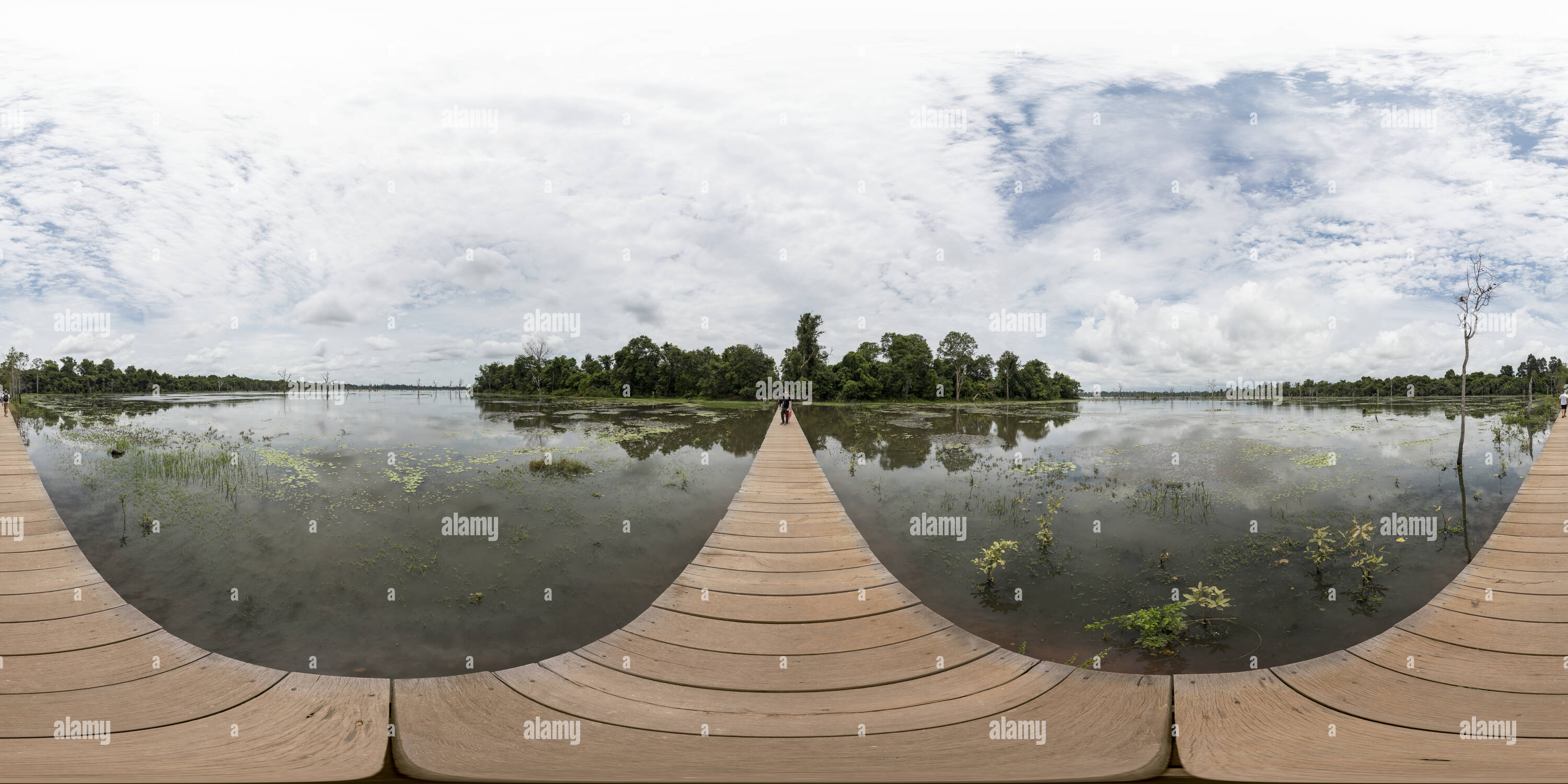 360 Grad Panorama Ansicht von Jayatataka Baray Brücke, in der Mitte, krong Siem Reap, Kambodscha