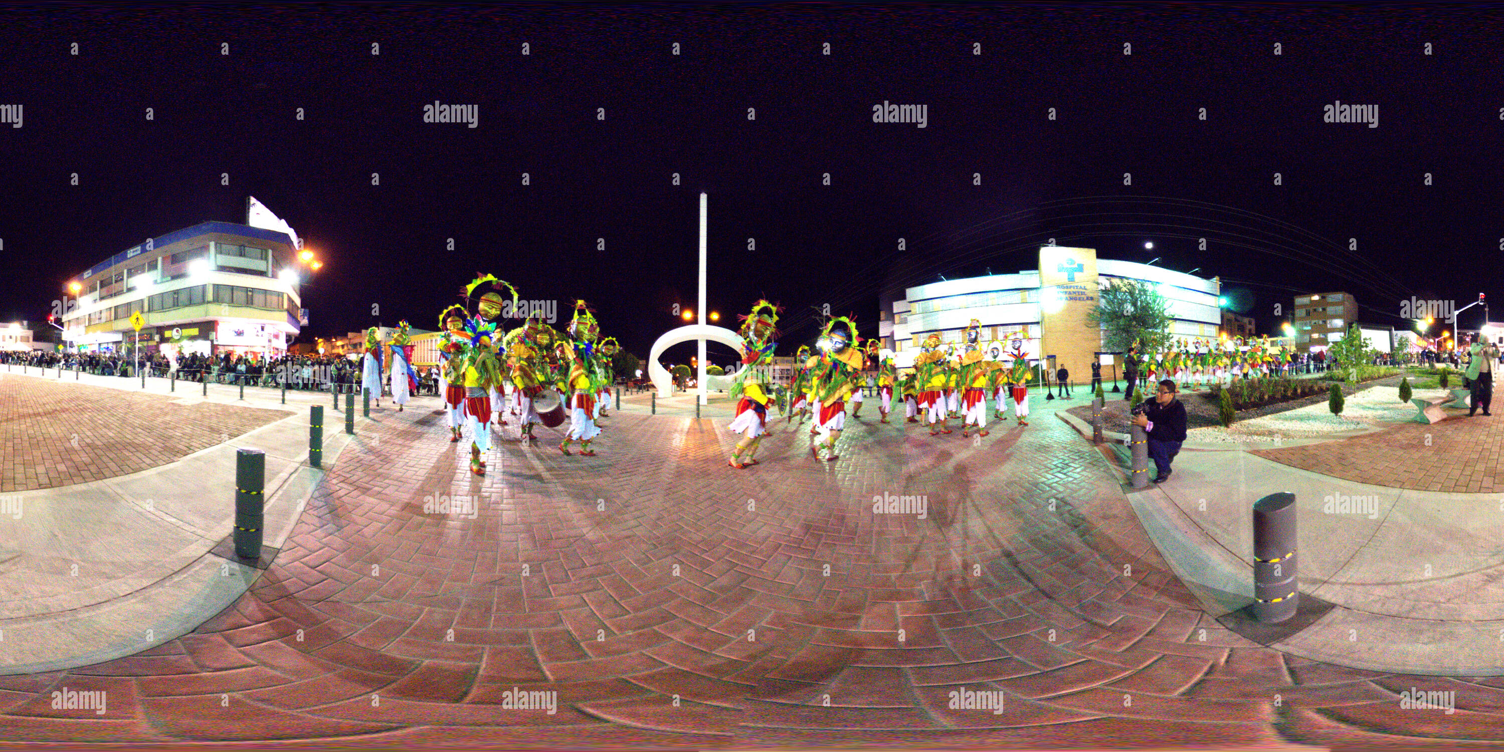 360 Grad Panorama Ansicht von Obelisco auf estudiantes Avenue und Karneval Tanz - Pasto in Kolumbien